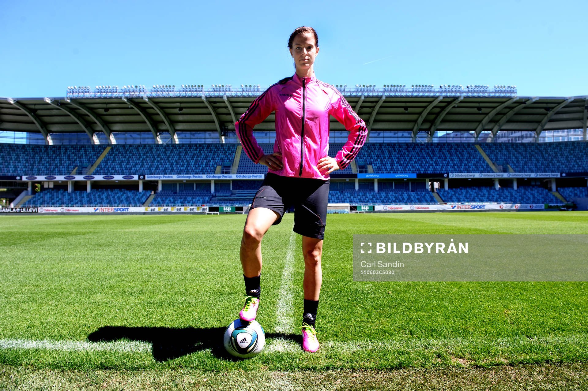 Lotta Schelin. Stadium, Adidas
