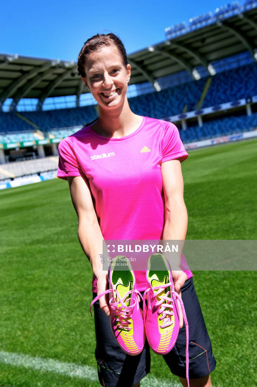 Lotta Schelin. Skor, fotbollsskor, Stadium, Adidas