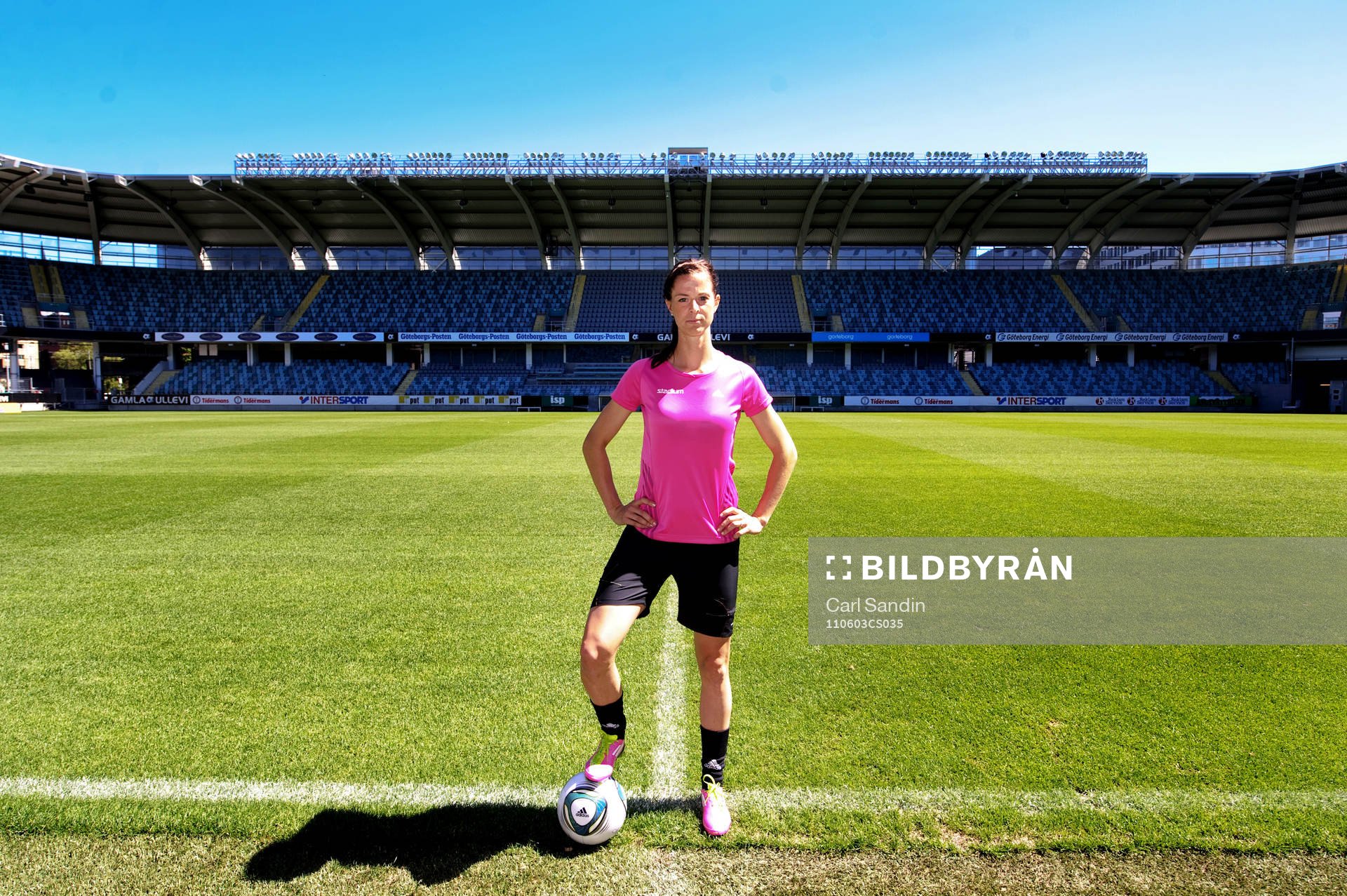 Lotta Schelin. Stadium, Adidas