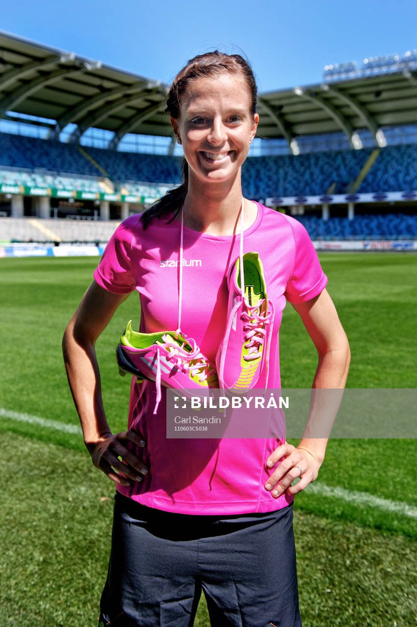 Lotta Schelin. Stadium, Adidas, skor, fotbollskor