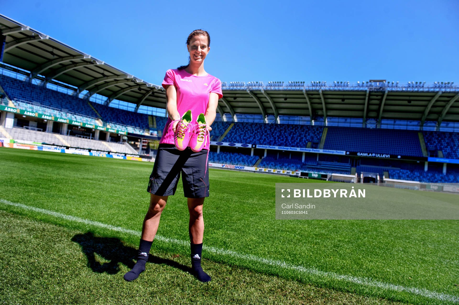 Lotta Schelin. Stadium, Adidas. Skor, fotbollskor