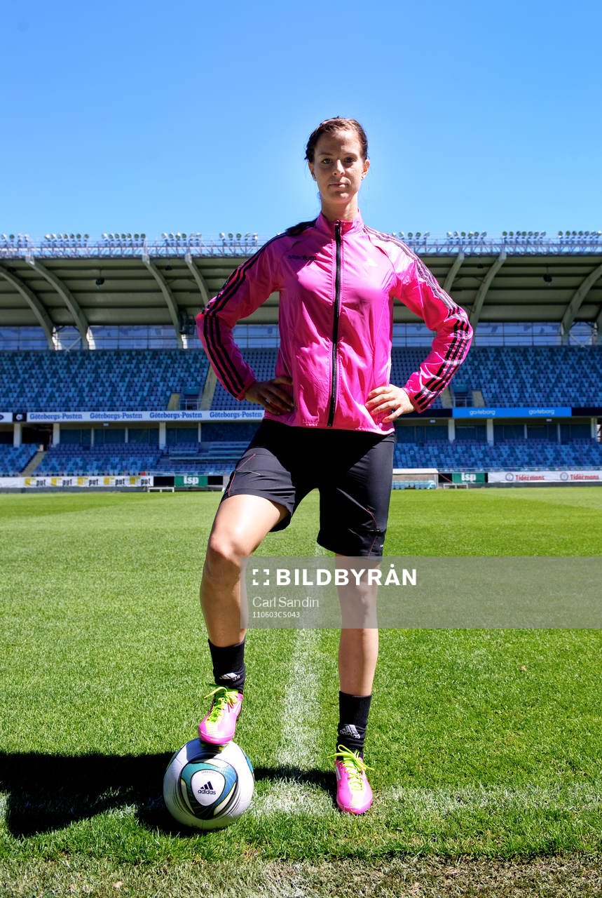 Lotta Schelin. Stadium, Adidas
