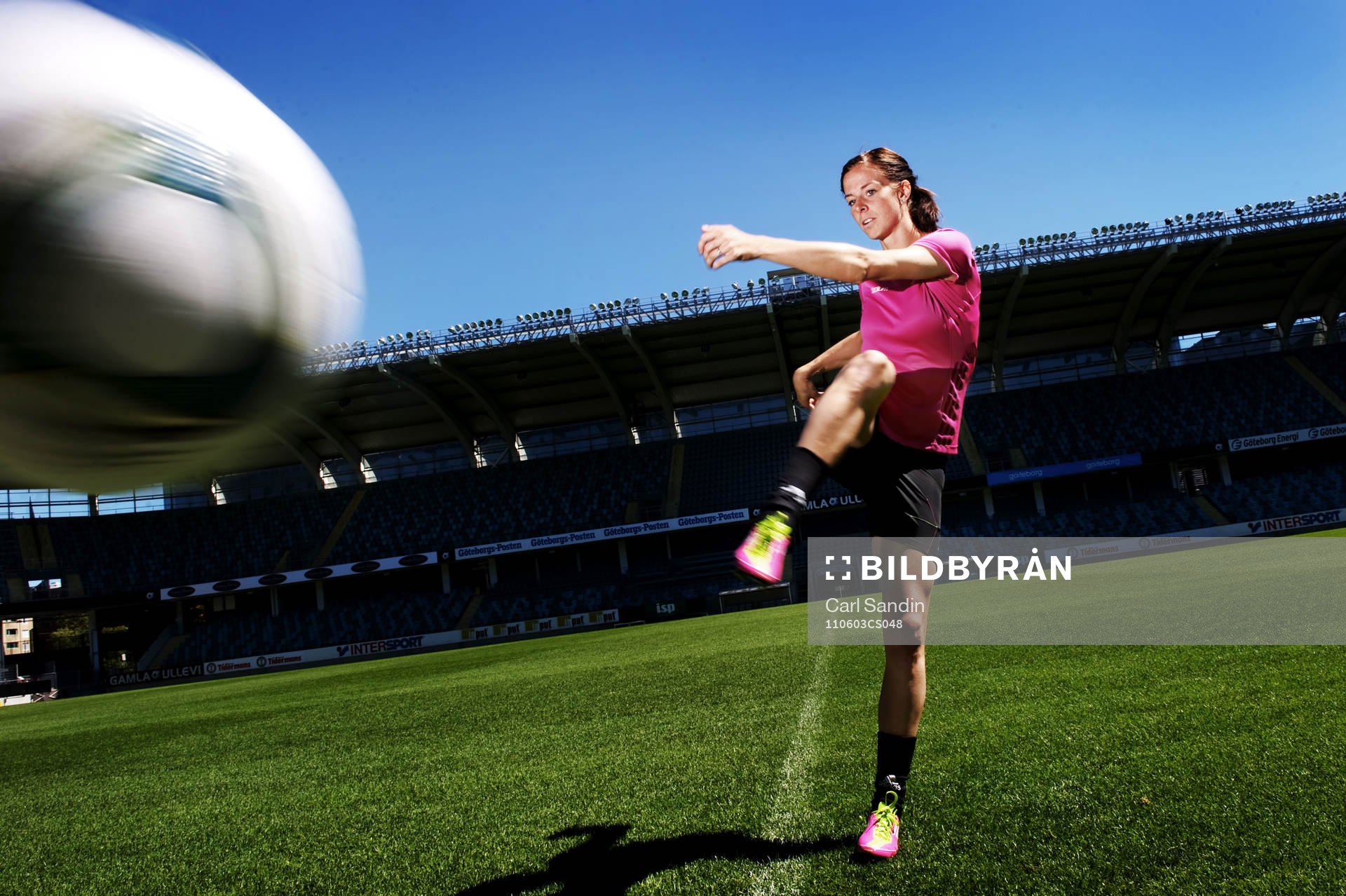 Lotta Schelin. Stadium, Adidas