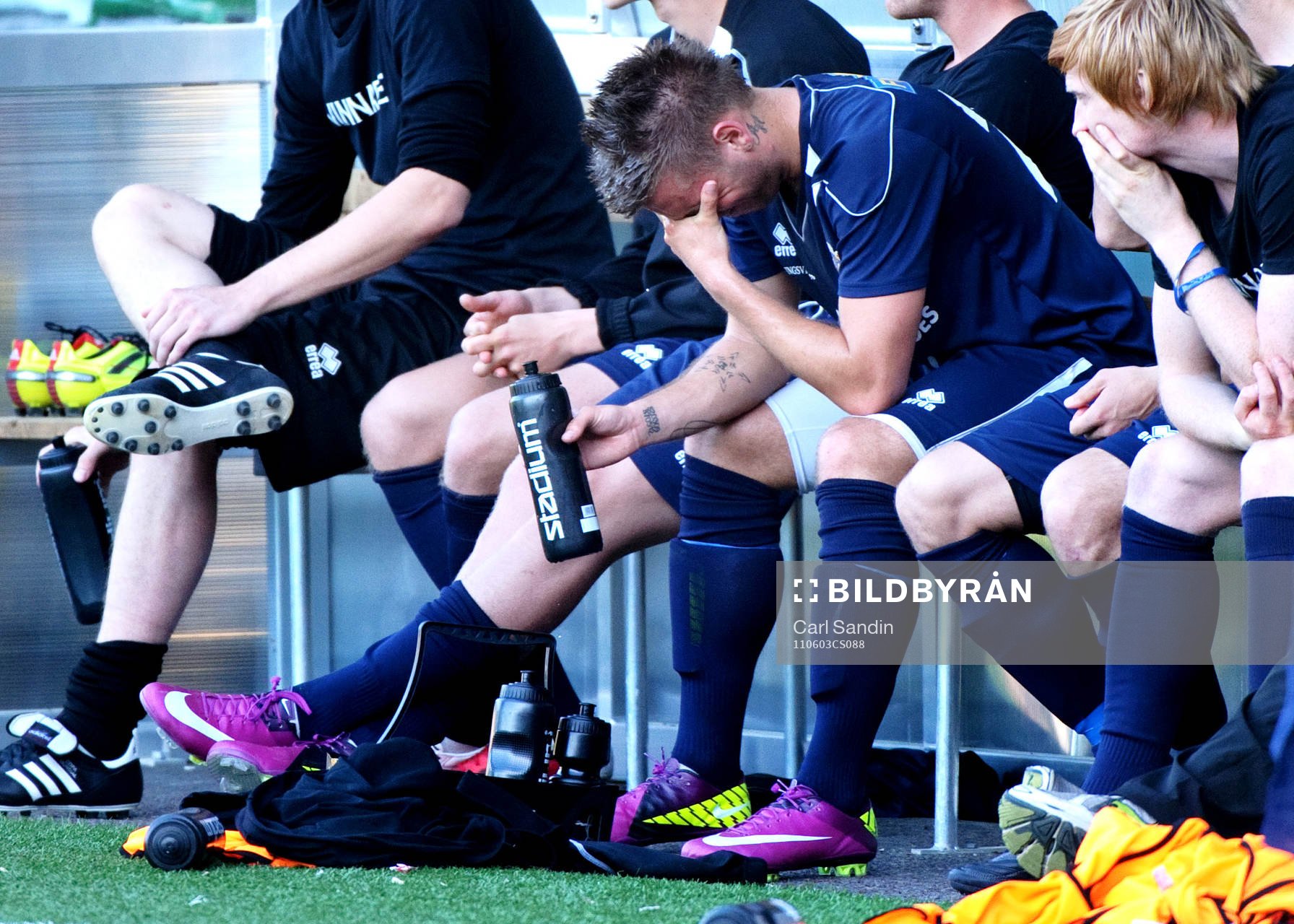   Anton Hysén, Utsiktens BK, på bänken.