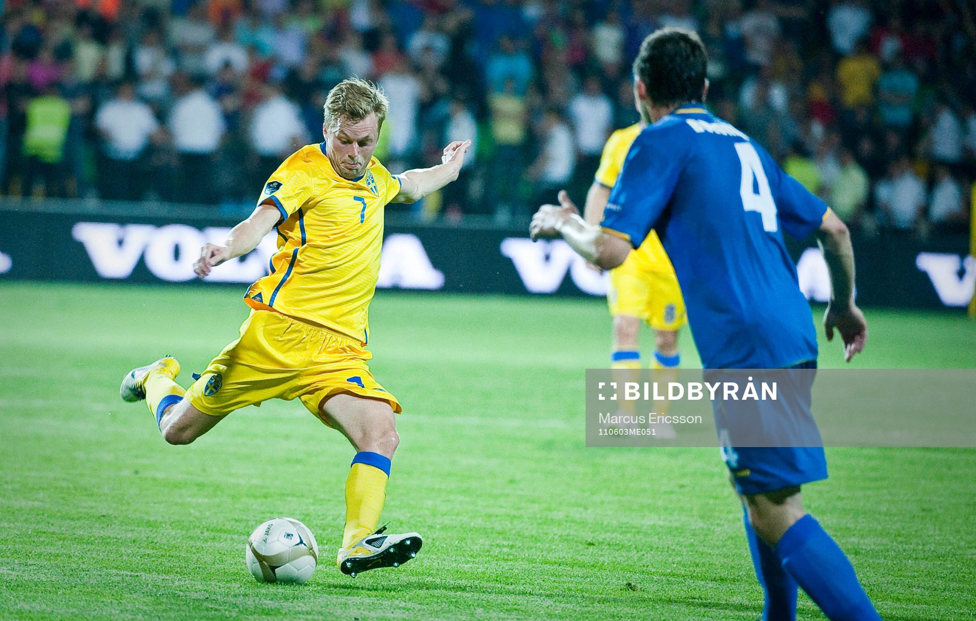Sebastian Larsson, Sverige laddar för skott