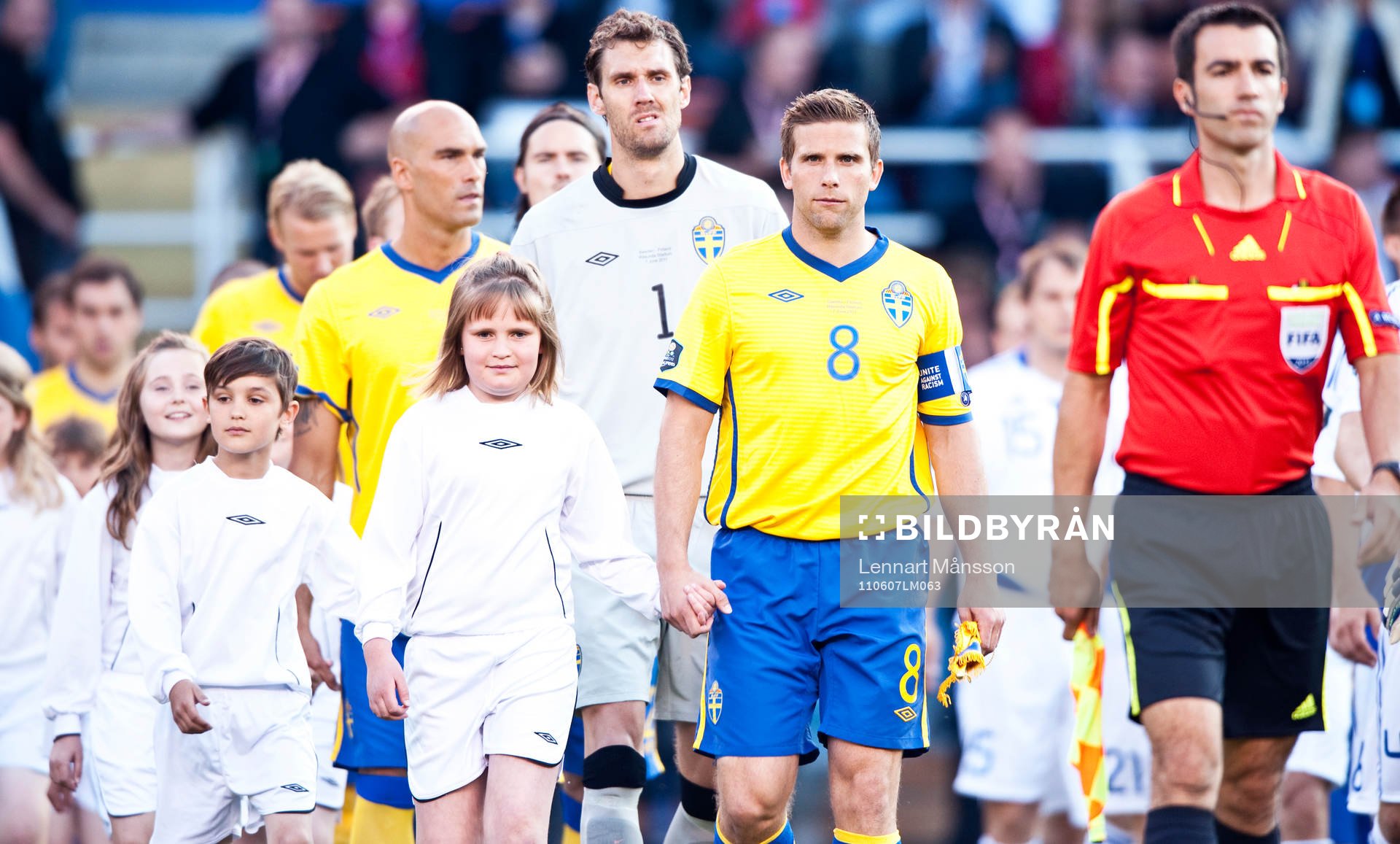 Inmarsch. Anders Svensson och Andreas Isaksson, målvakt