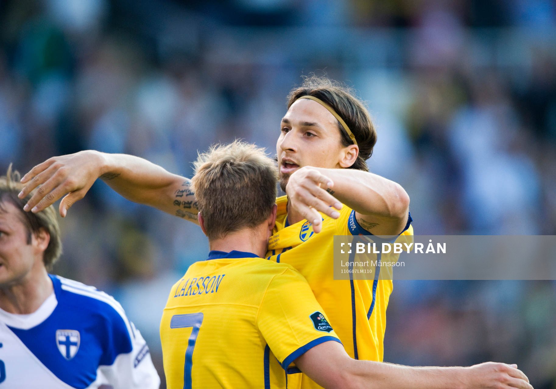 3-0 Zlatan Ibrahimovic, Sverige, som tackar Sebastian