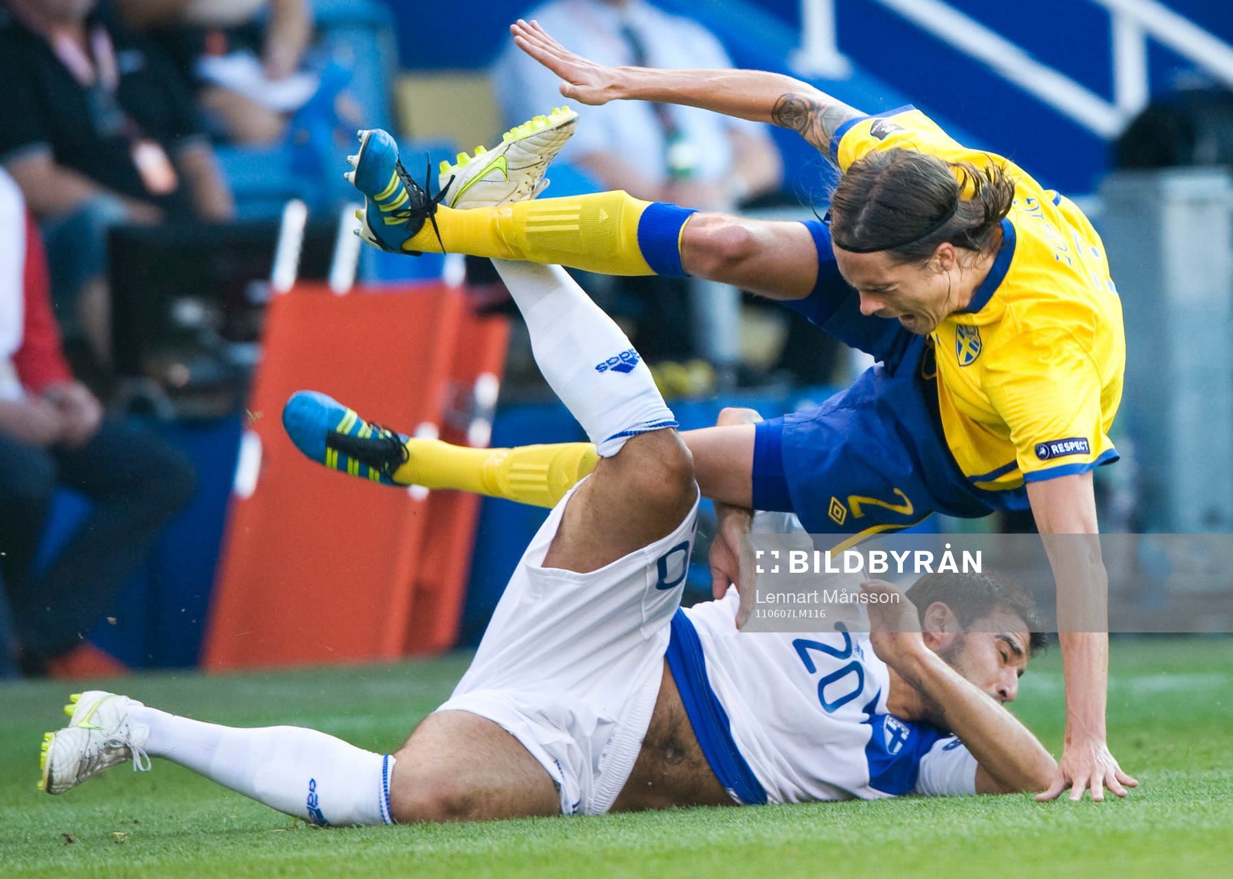 Mikael Lustig, Sverige, fälls av Alexei Emerenko, Finland