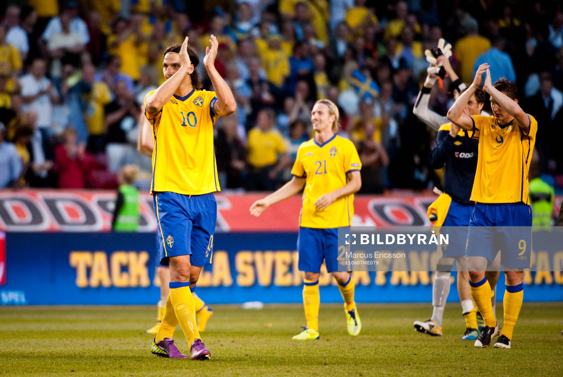 Zlatan Ibrahimovic och Sverige tackar publiken