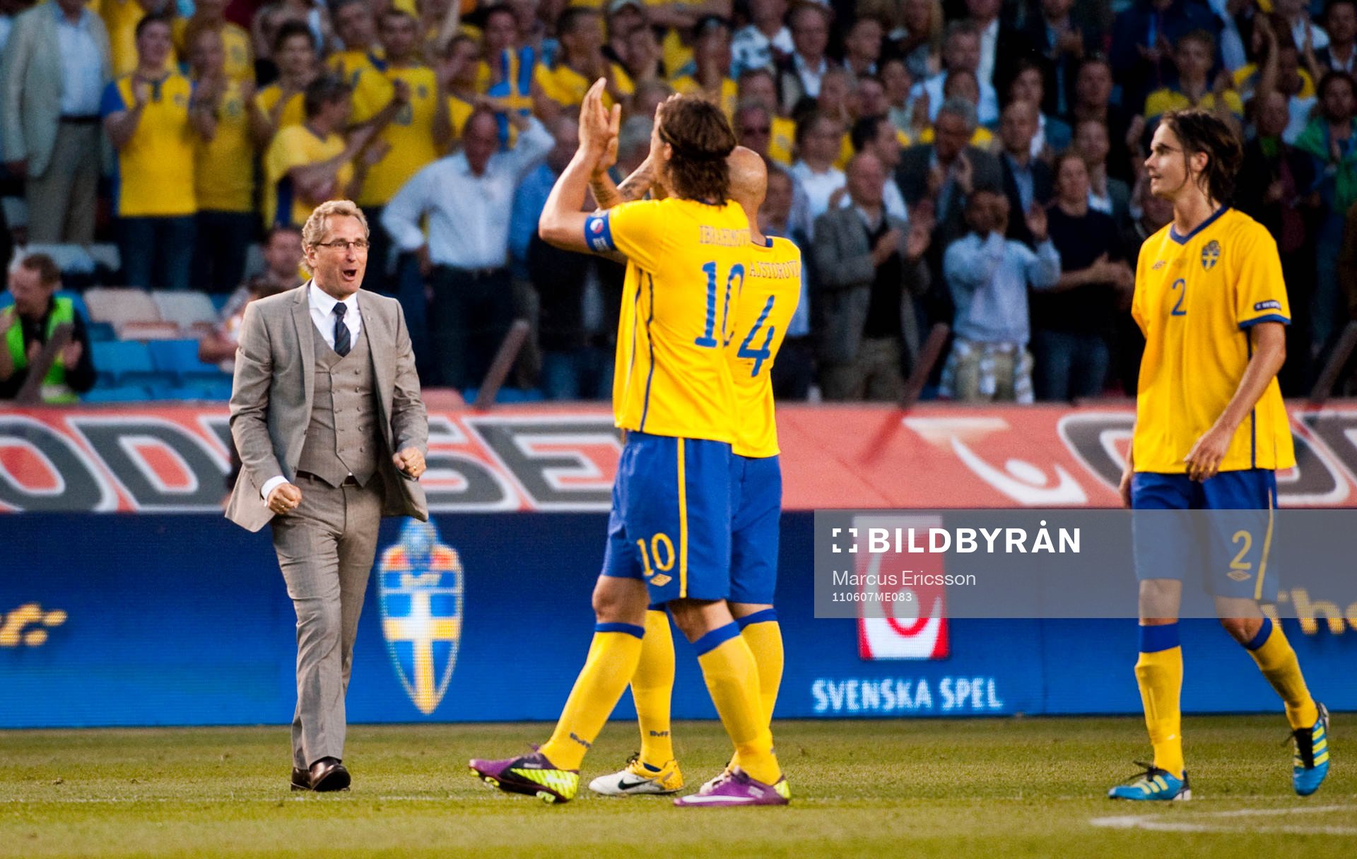 Erik Hamrén, förbundskapten, Sverige jubel med spelarna