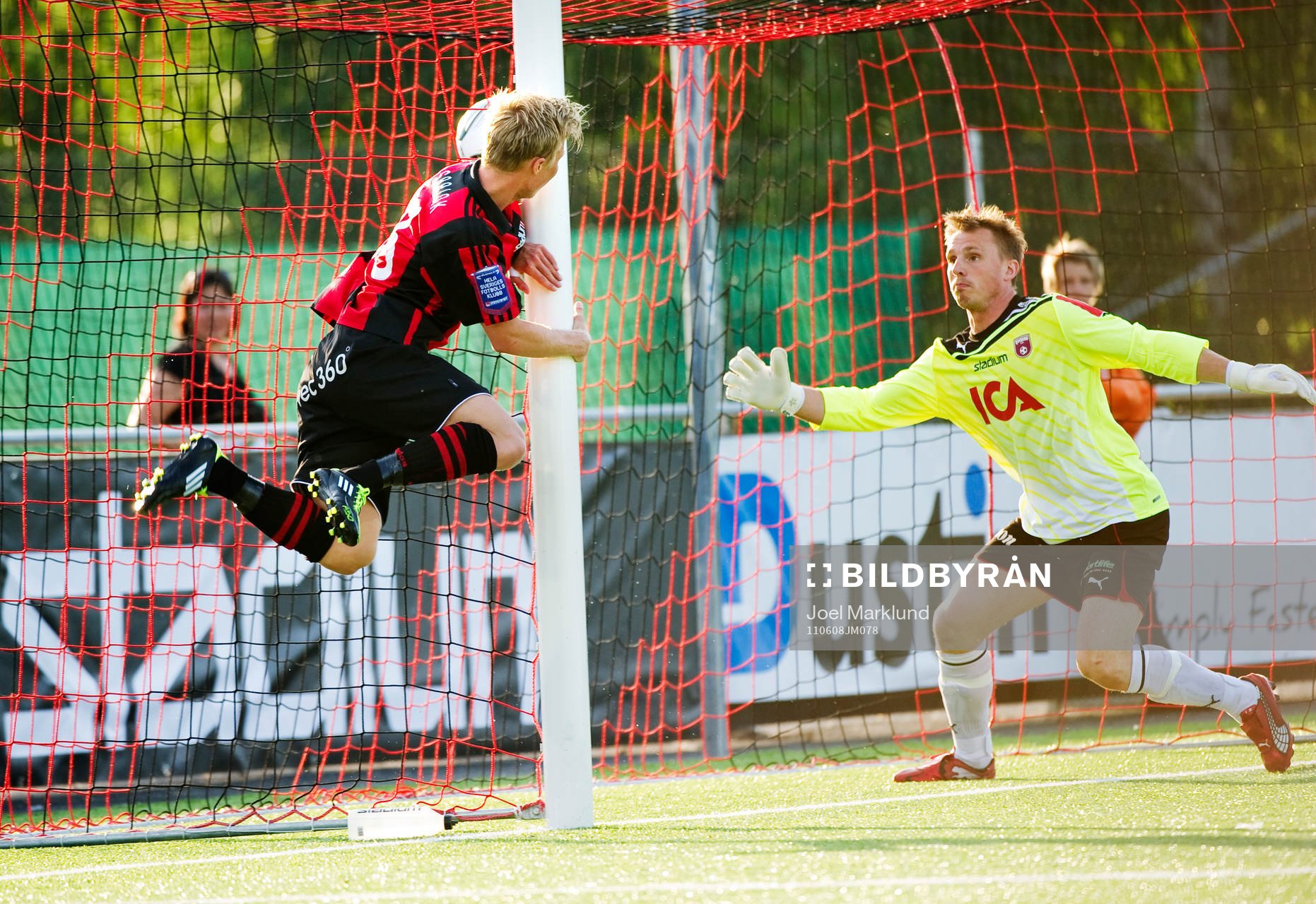 Pontus Åsbrink, Brommapojkarna, nickar in 2-0 bakom Johan