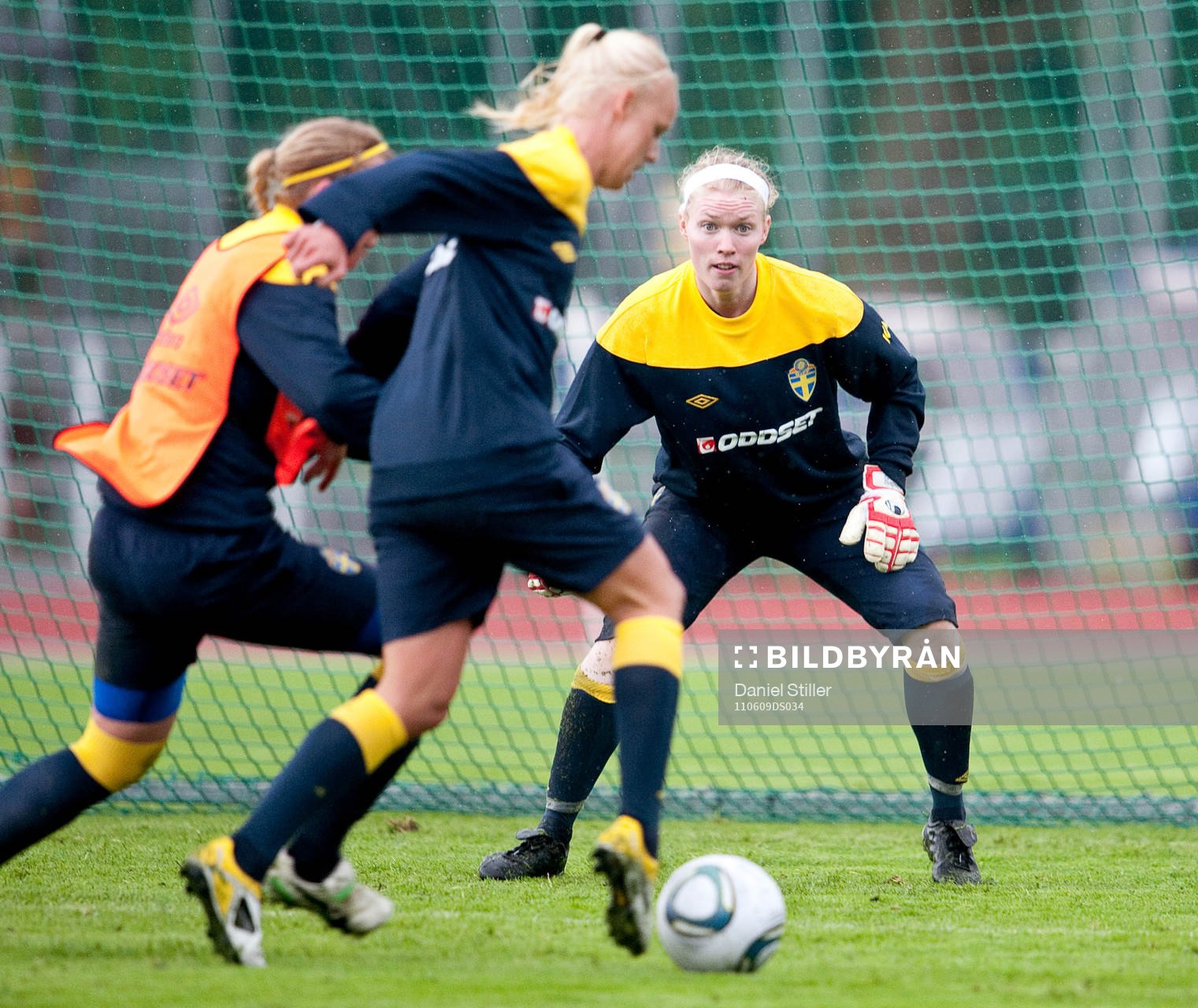 Caroline Seger, Hedvig Lindahl, målvakt