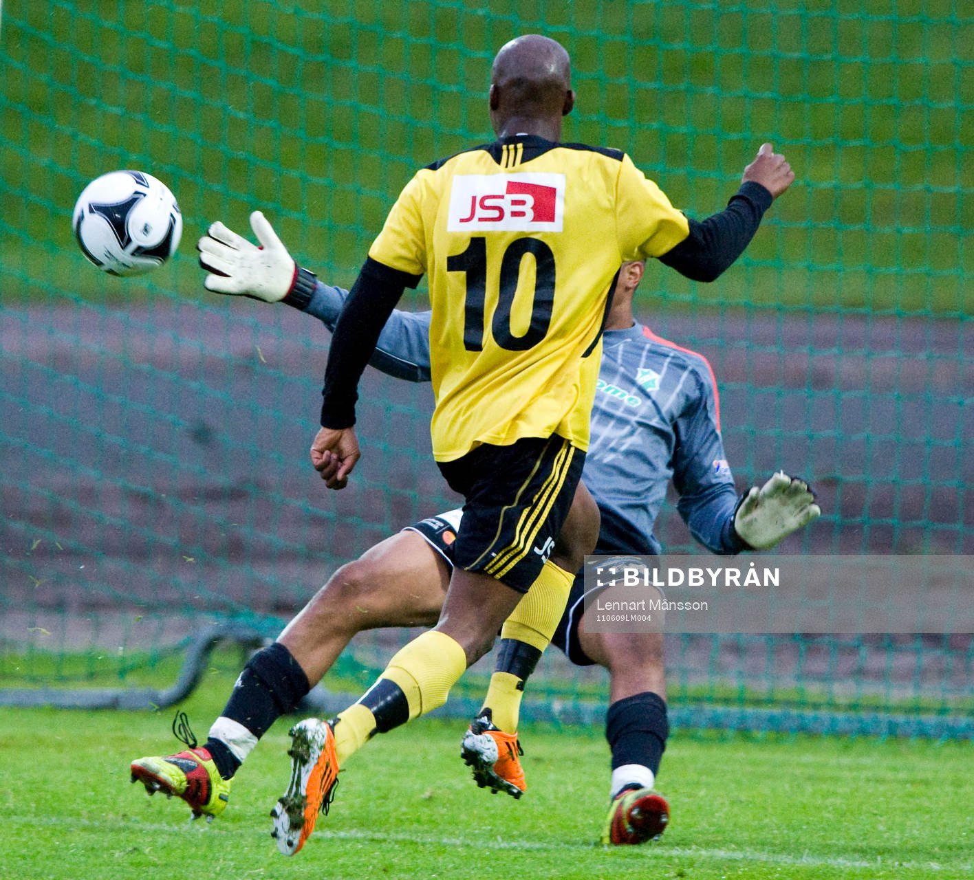 1-0 Tikelo Rantie