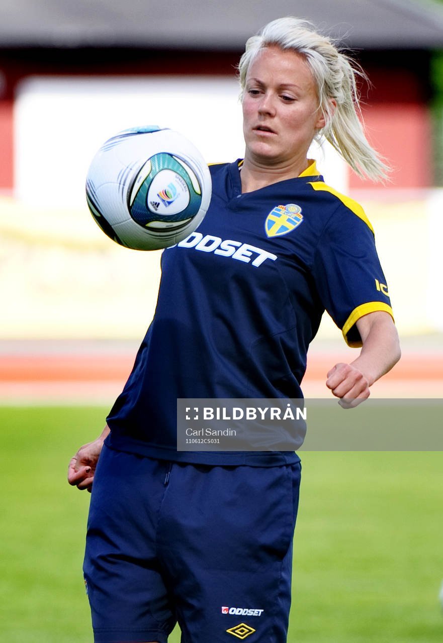 Josefine Öqvist, Sverige