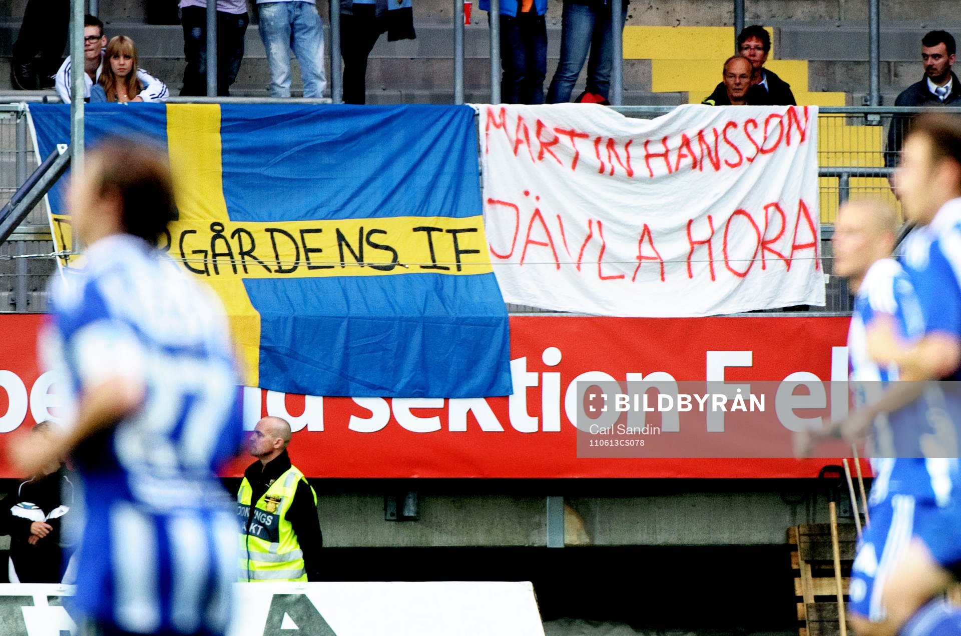 Martin Hansson, domare. Skylt hängandes från Djurgårdens