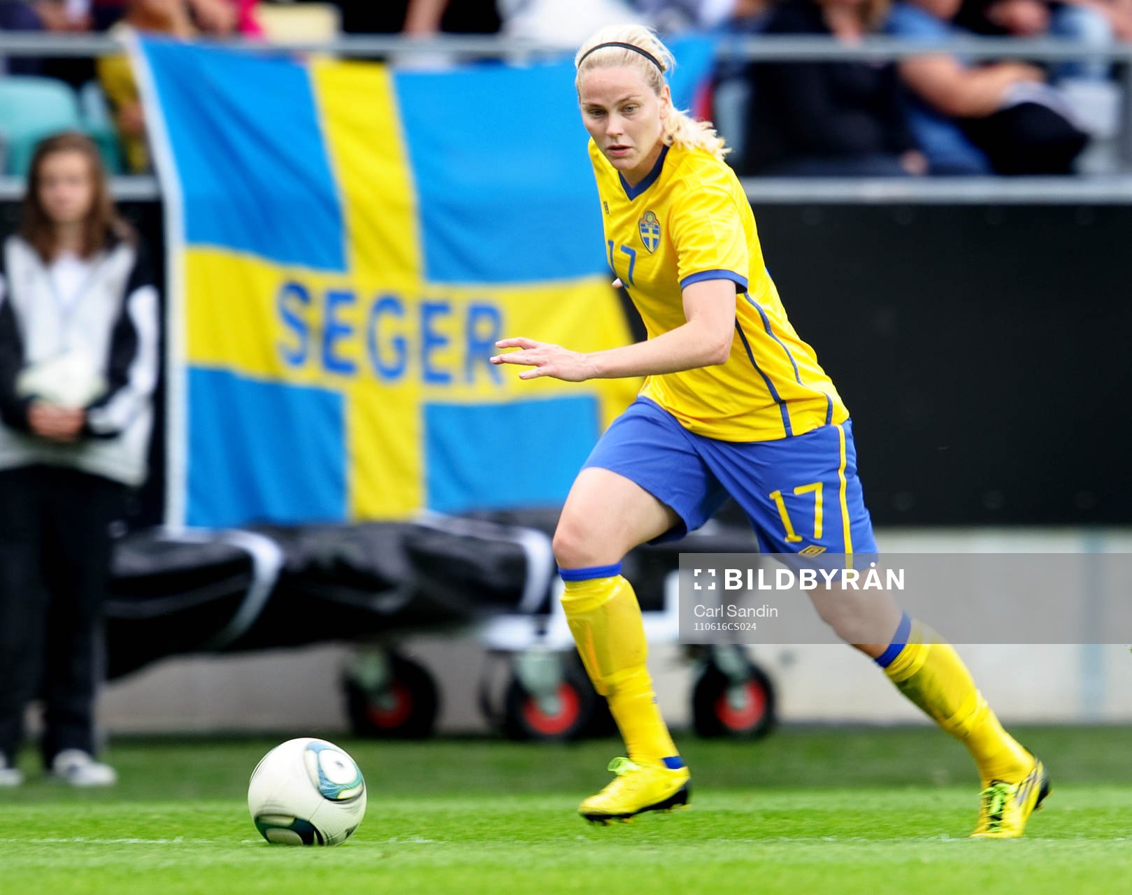 Lisa Dahlkvist, Sverige