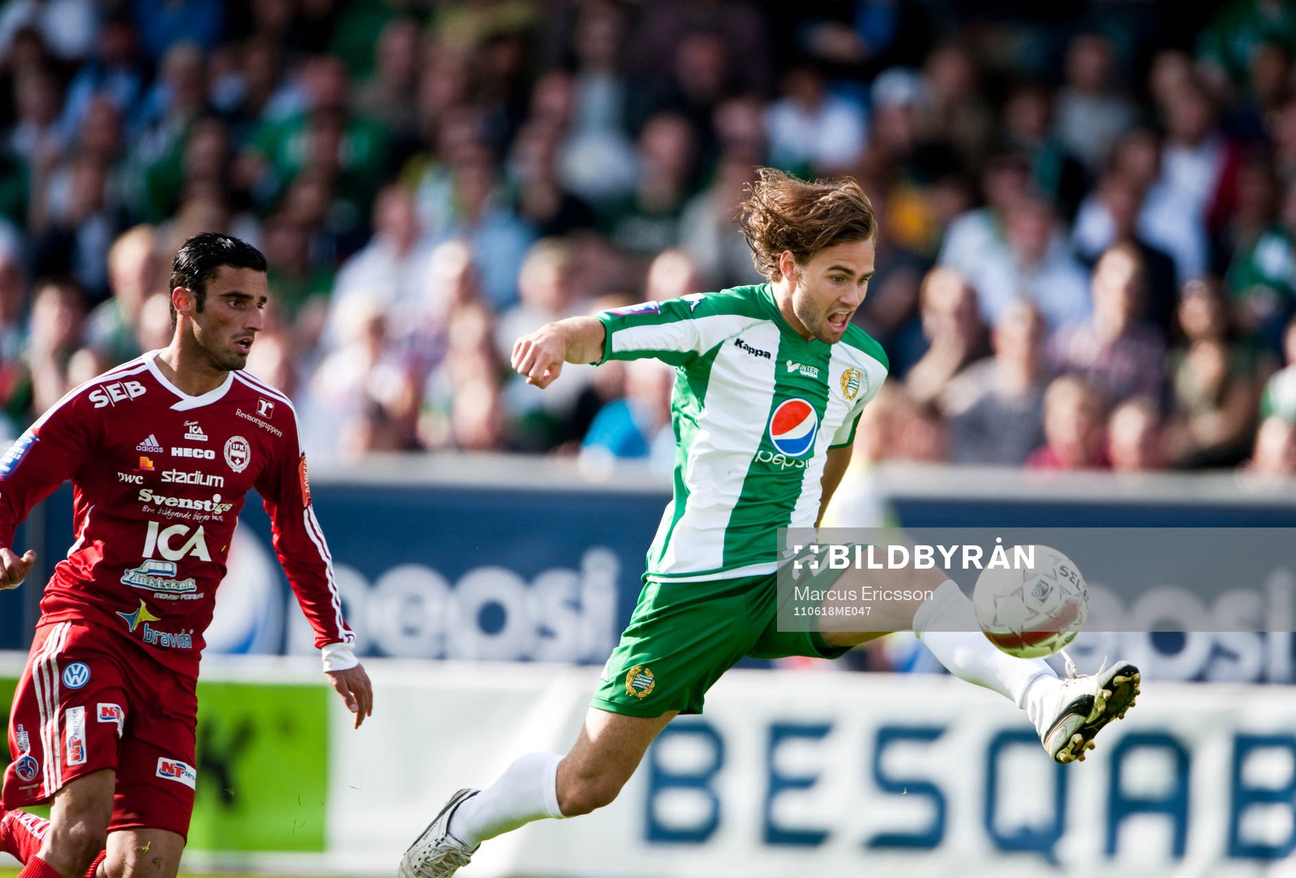 Simon Helg, Hammarby kastar sig fram och tar ned bollen