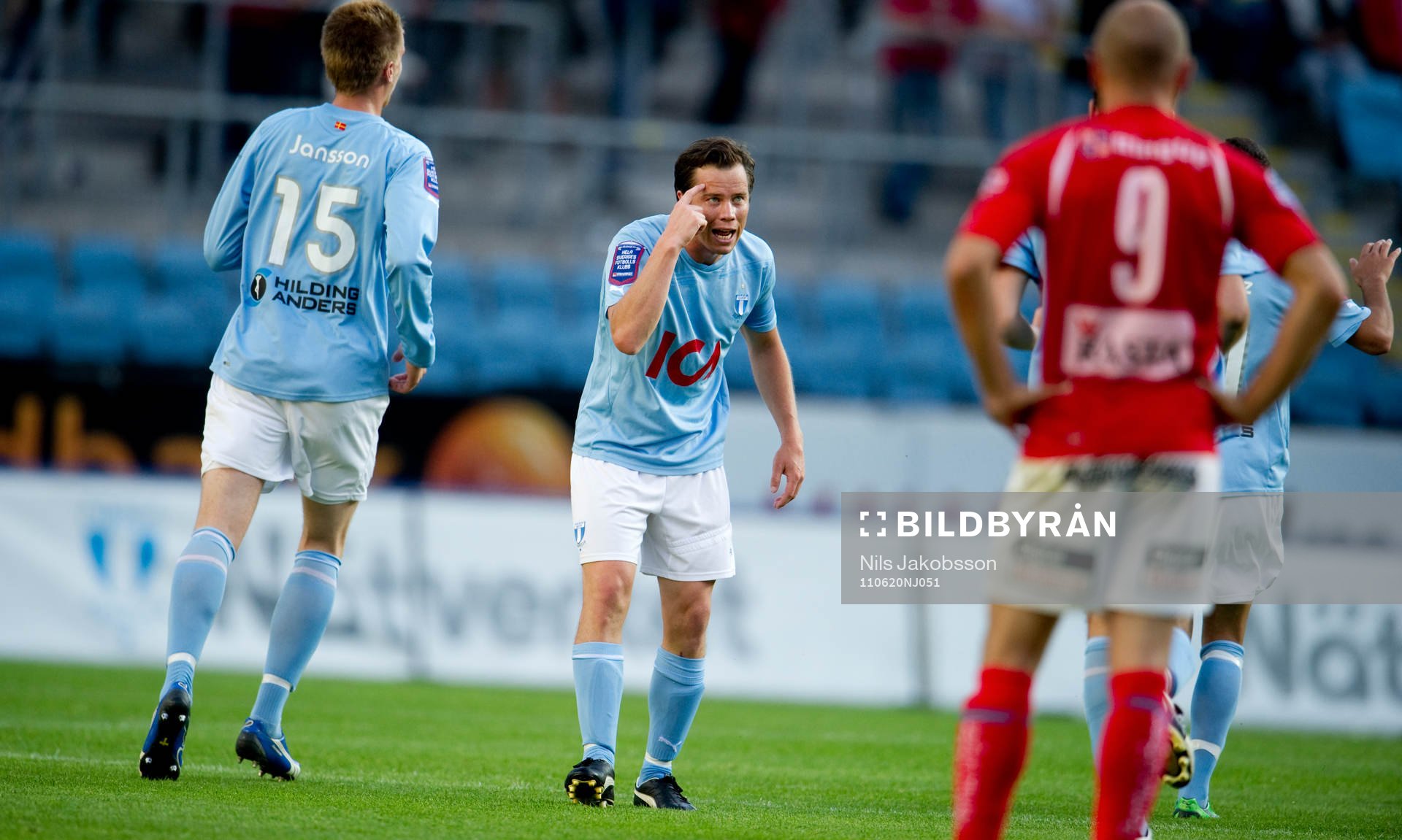 Daniel Andersson, Malmö FF pekar på sitt huvud