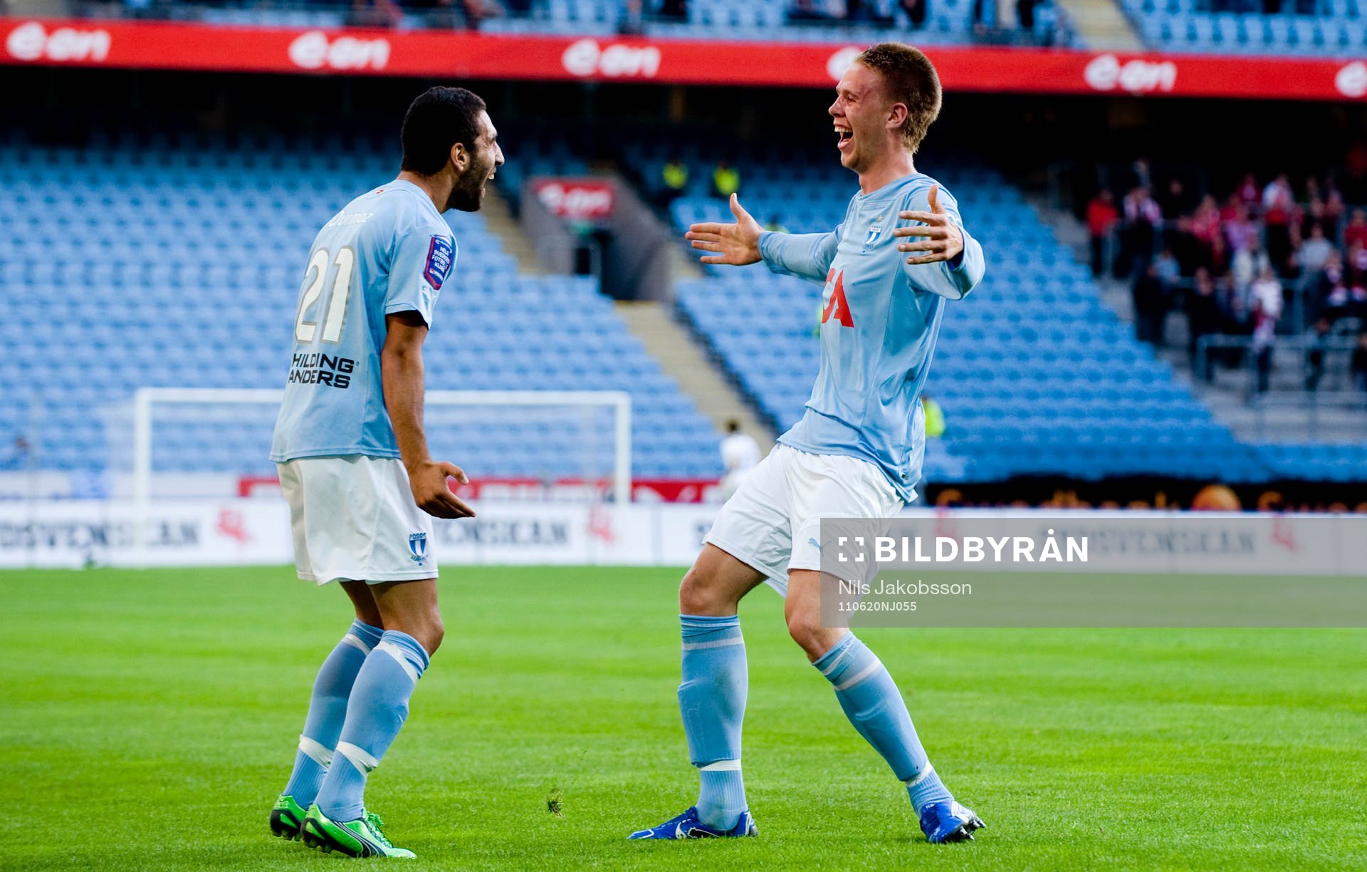 Pontus Jansson, Malmö FF har nickat in 2-0, jubel med