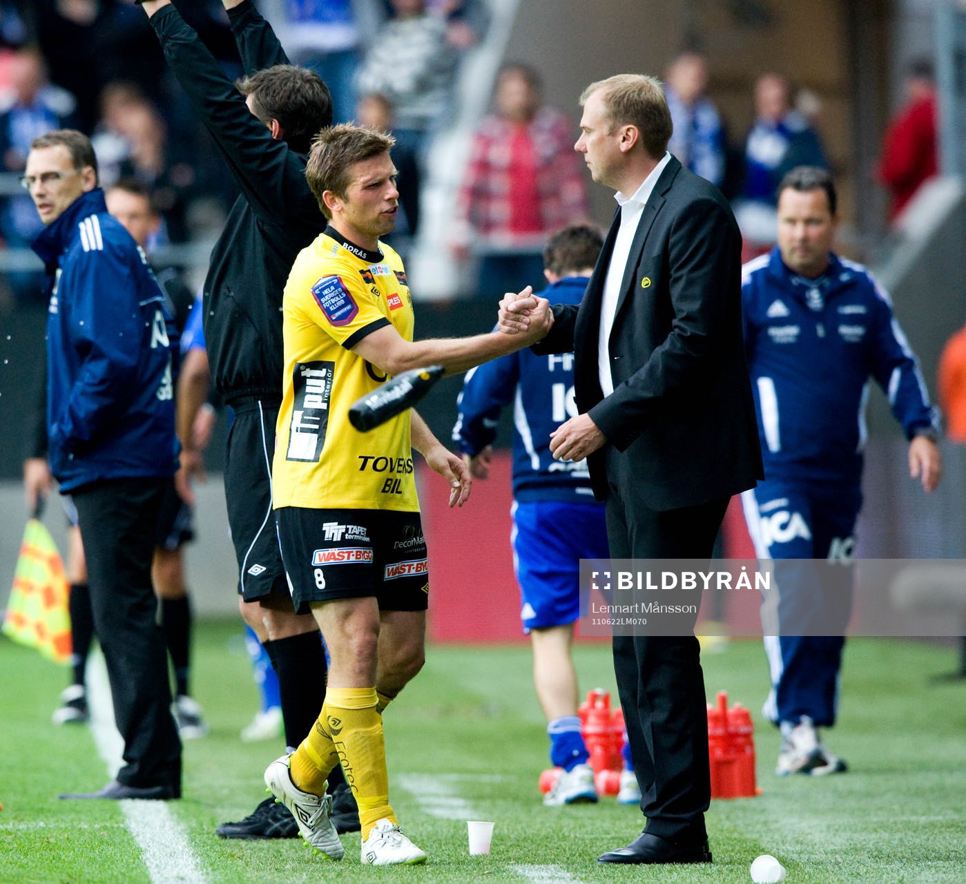 Anders Svensson, Elfsborg, utbytt, tackas av Magnus