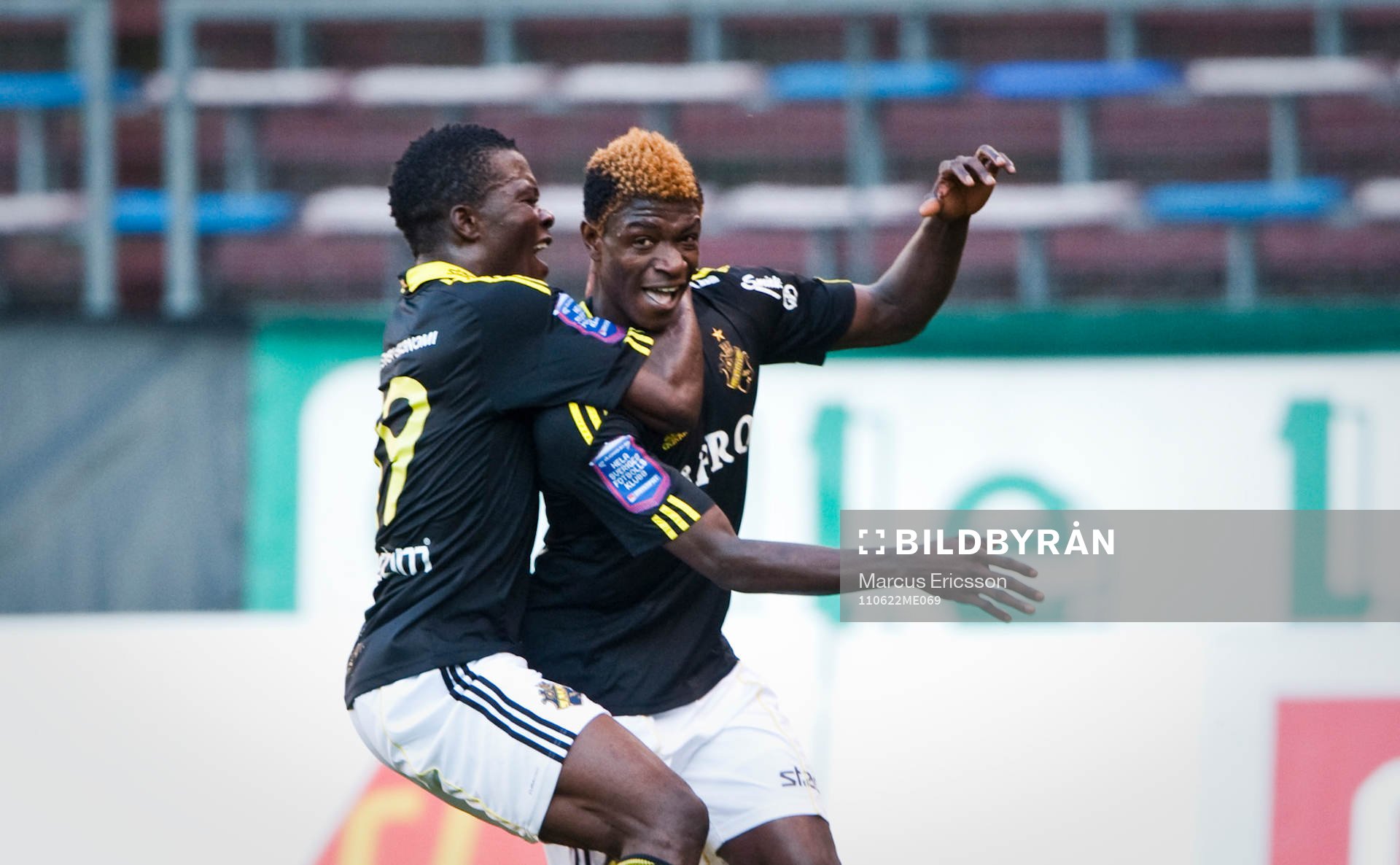  Ibrahim Tete Bangura och Mohamed Bangura, AIK jubel efter 3-0