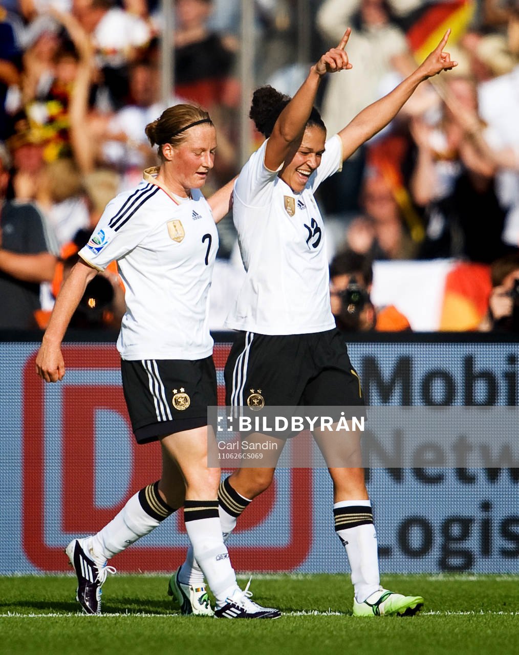 Melanie Behringer, Celia Okoyino Da Mbabi, Tyskland, jubel