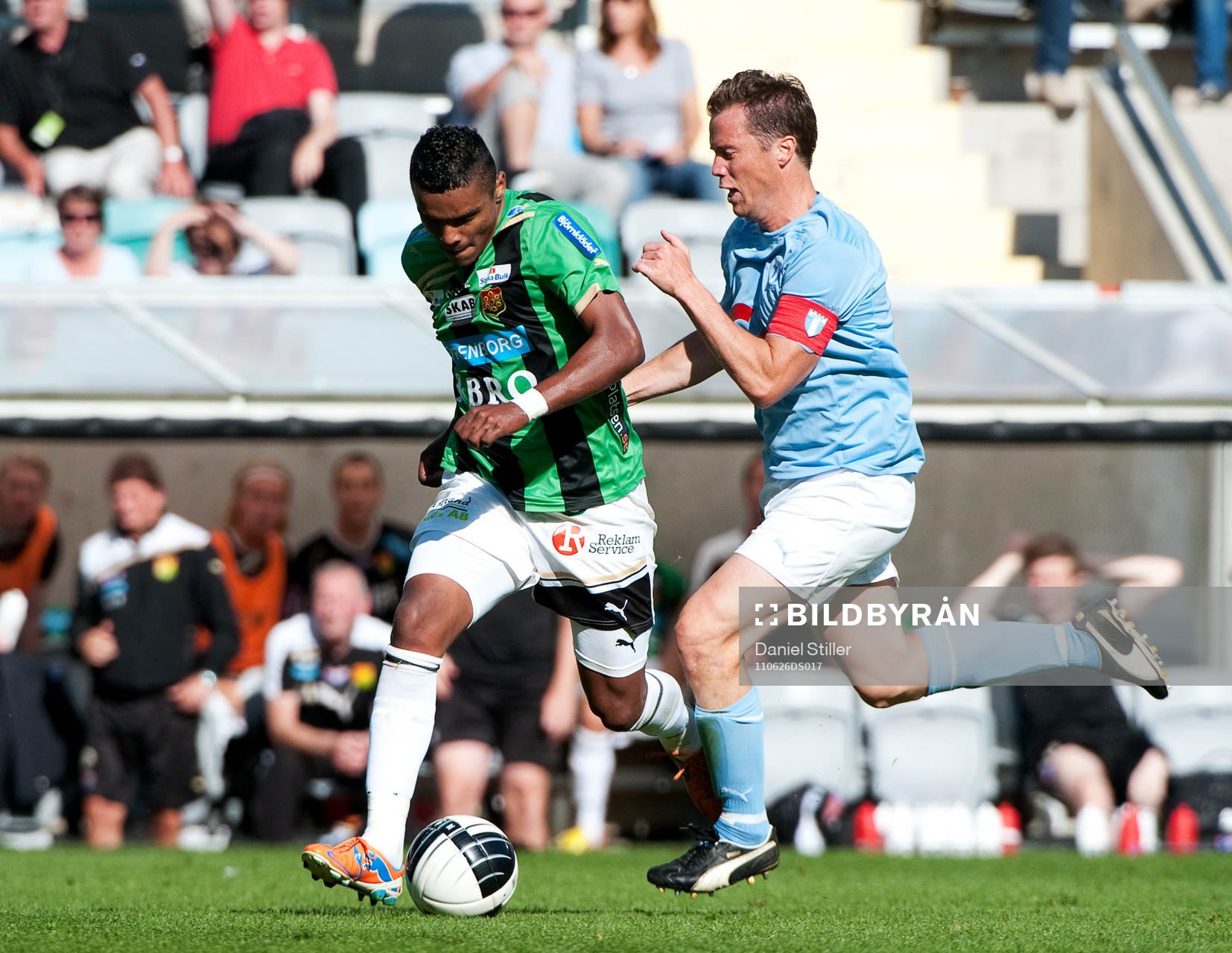 Daniel Andersson, Malmö FF, drar ner Wanderson do Carmo,