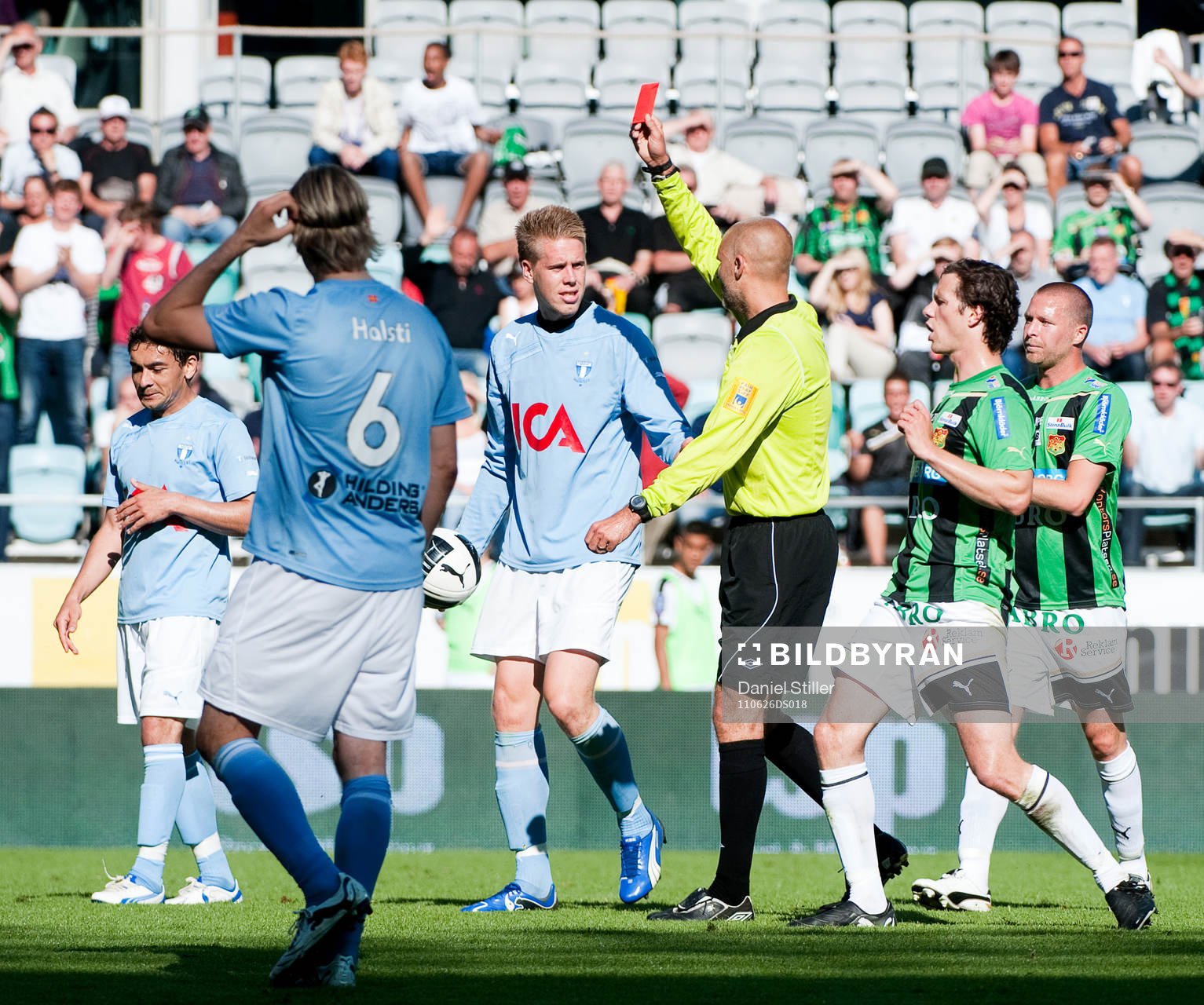 Daniel Andersson, Malmö FF, drar ner Wanderson do Carmo,
