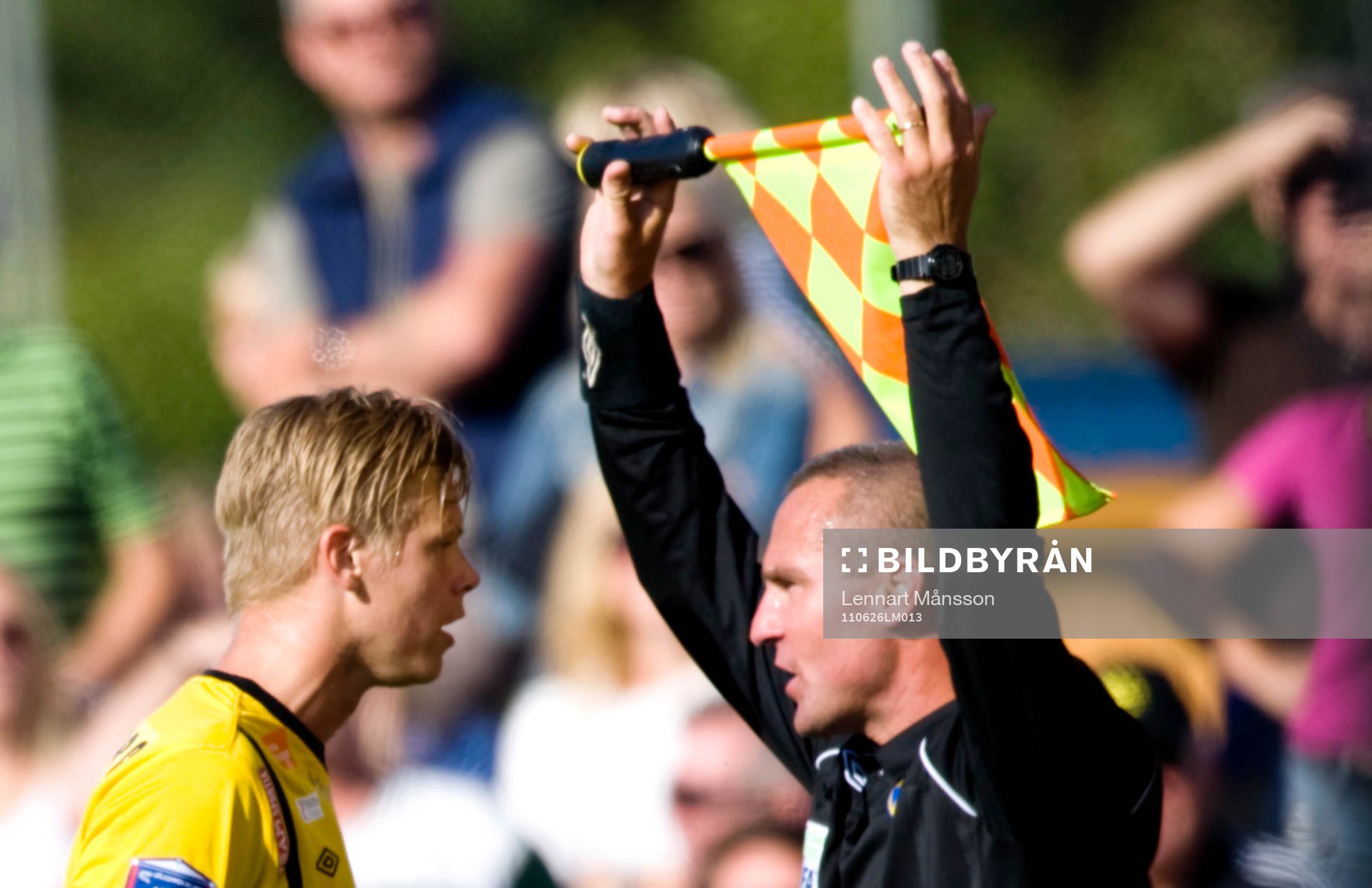  David Löfqvist och assisterande domare, linjedomare, flagga, linjeflagga.