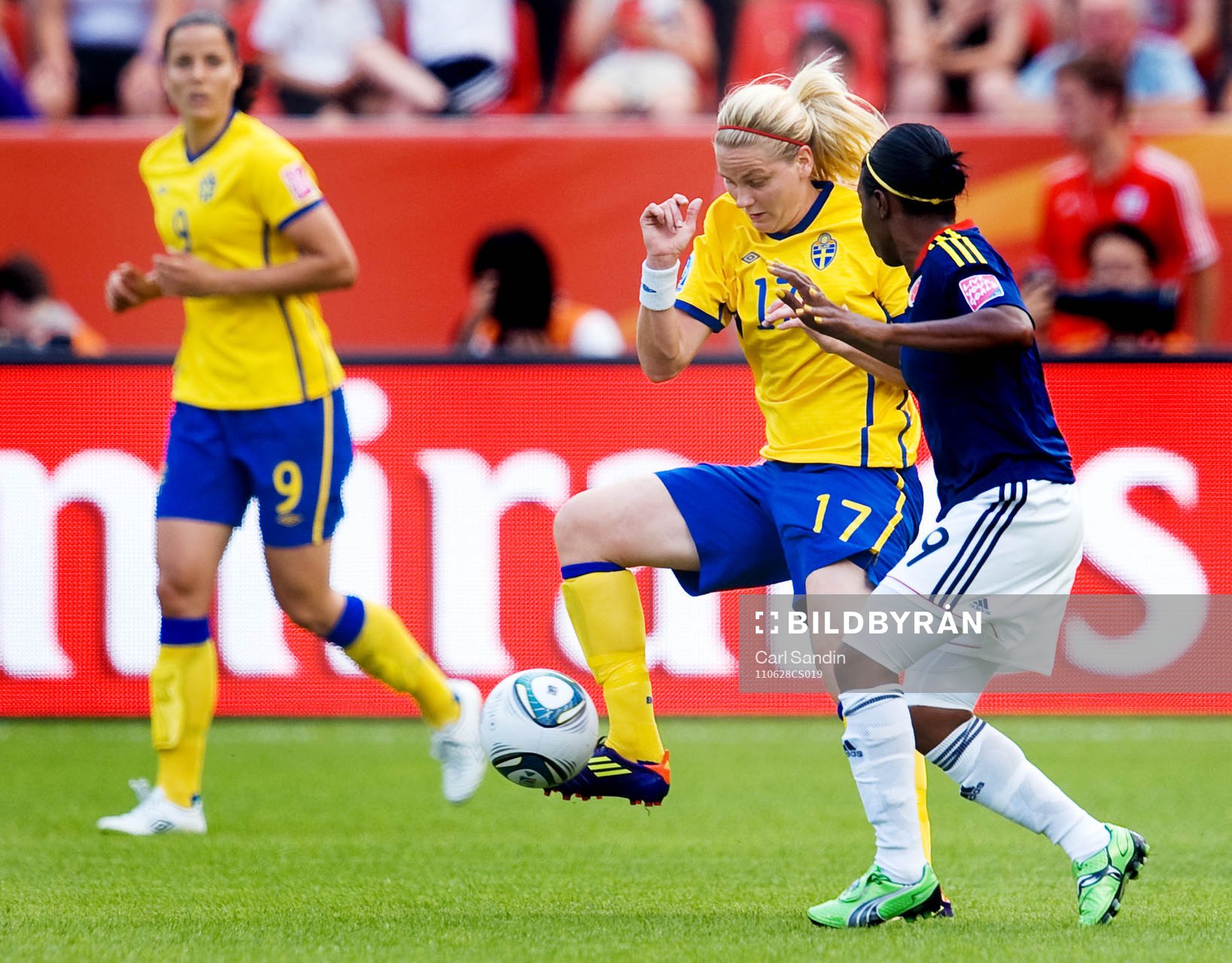 Lisa Dahlkvist, Sverige