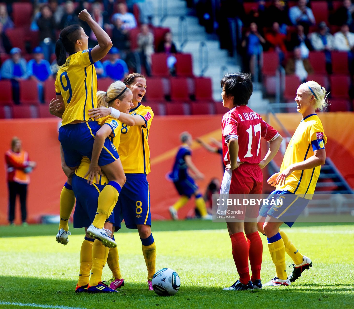  Jessica Landström, Lisa Dahlkvist, Lotta Schelin, Caroline Seger, Sverige, jubel.