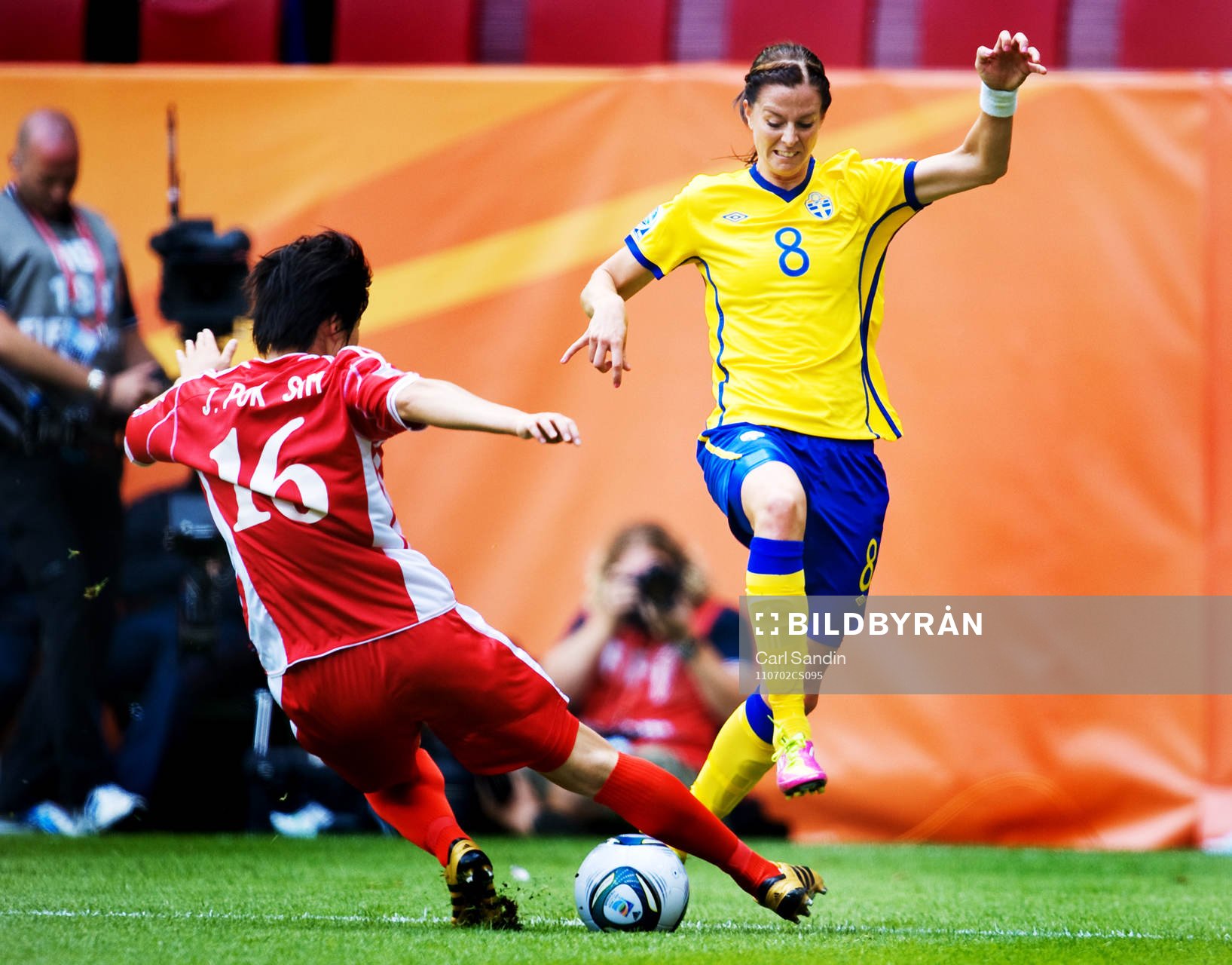 Pok Sim Jong, Nordkorea, Lotta Schelin, Sverige