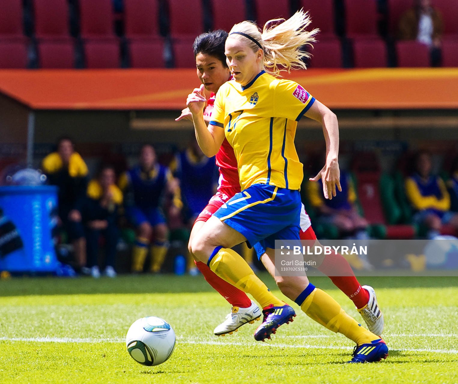 Lisa Dahlkvist, Sverige