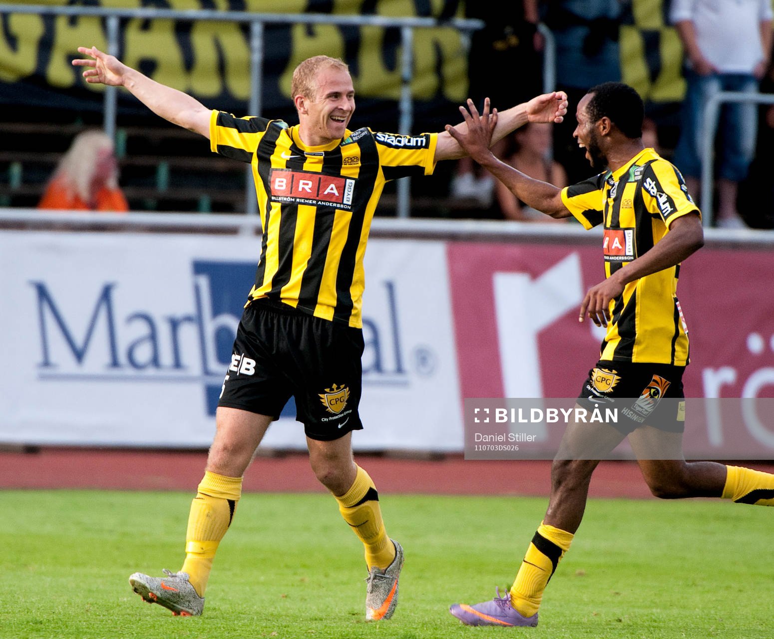 Kari Arkivuo, Häcken, gör 3-0, jubel Rene Makondele