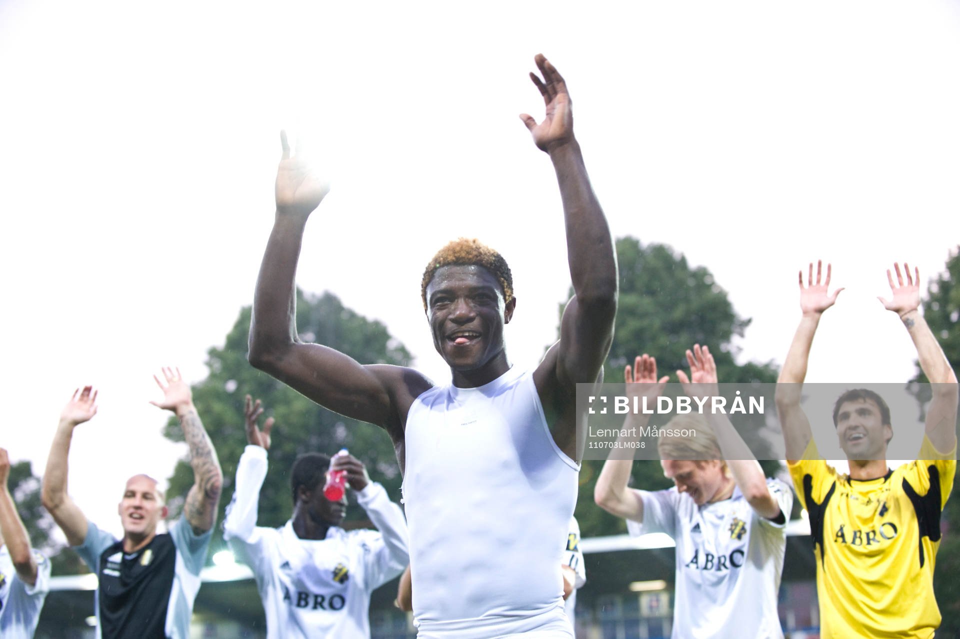Målskytten Mohamed Bangura, AIK, leder styrkorna när man