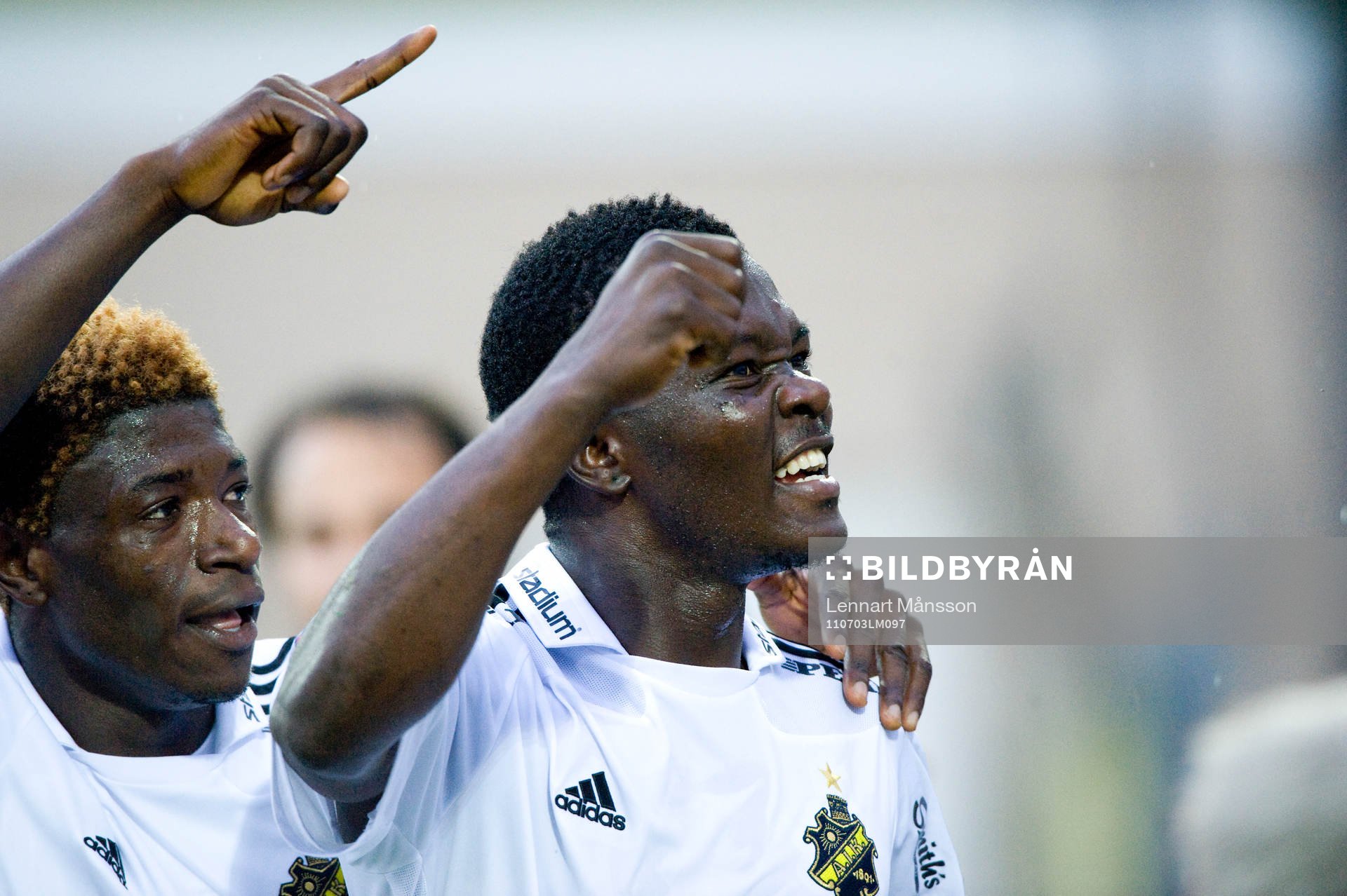 1-3, Ibrahim Bangura, som grattas av Mohamed Bangura.