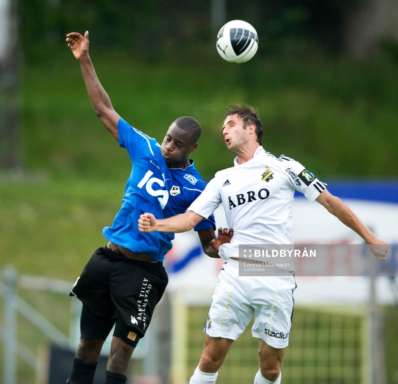 Joe Sise, Halmstad och Helgi Danielsson, AIK. Nick,