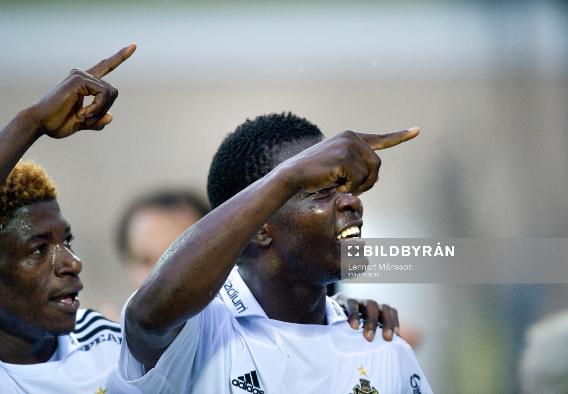 1-3, Ibrahim Bangura, som grattas av Mohamed Bangura.