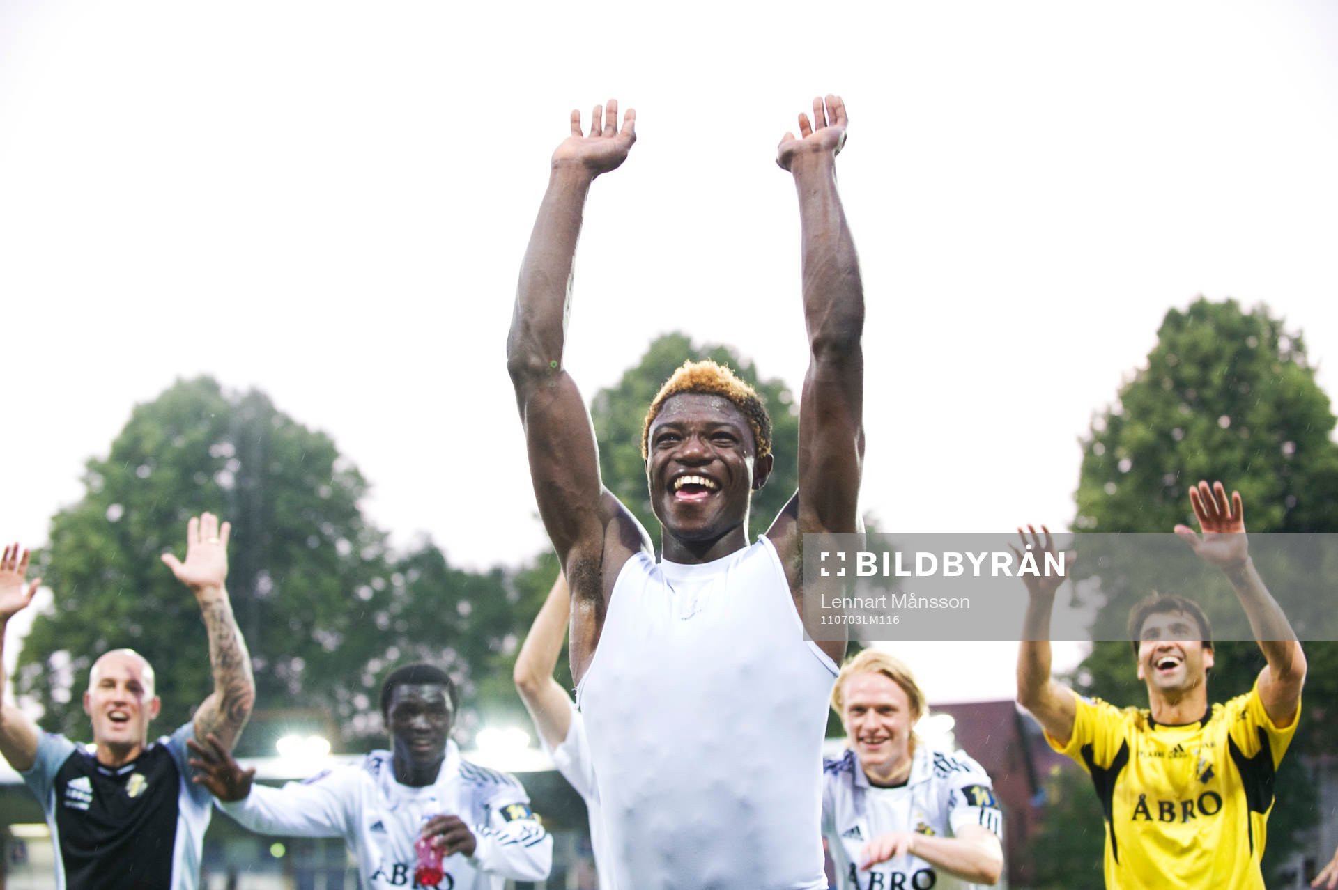 Målskytten Mohamed Bangura, AIK, leder styrkorna när man