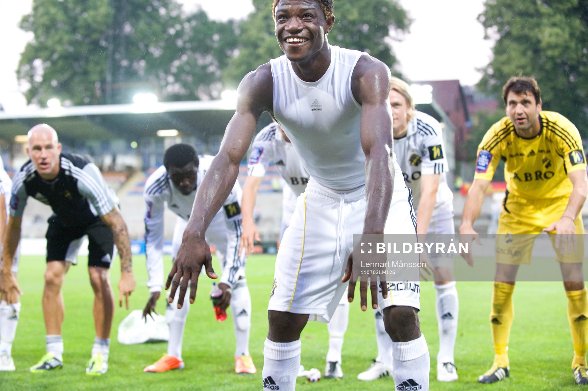 Målskytten Mohamed Bangura, AIK, leder styrkorna när man