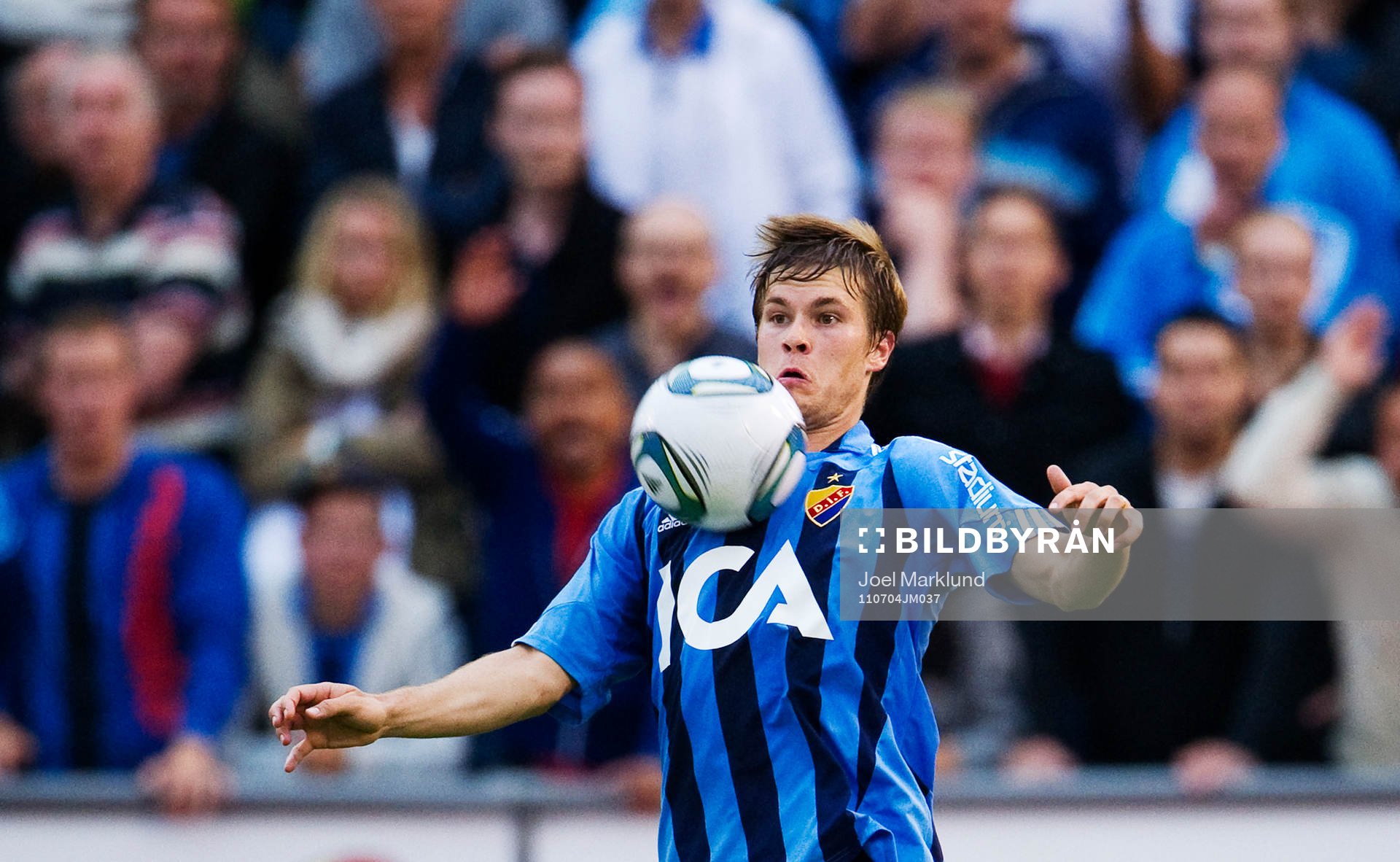 Sebastian Rajalakso, Djurgården, tar ner bollen på