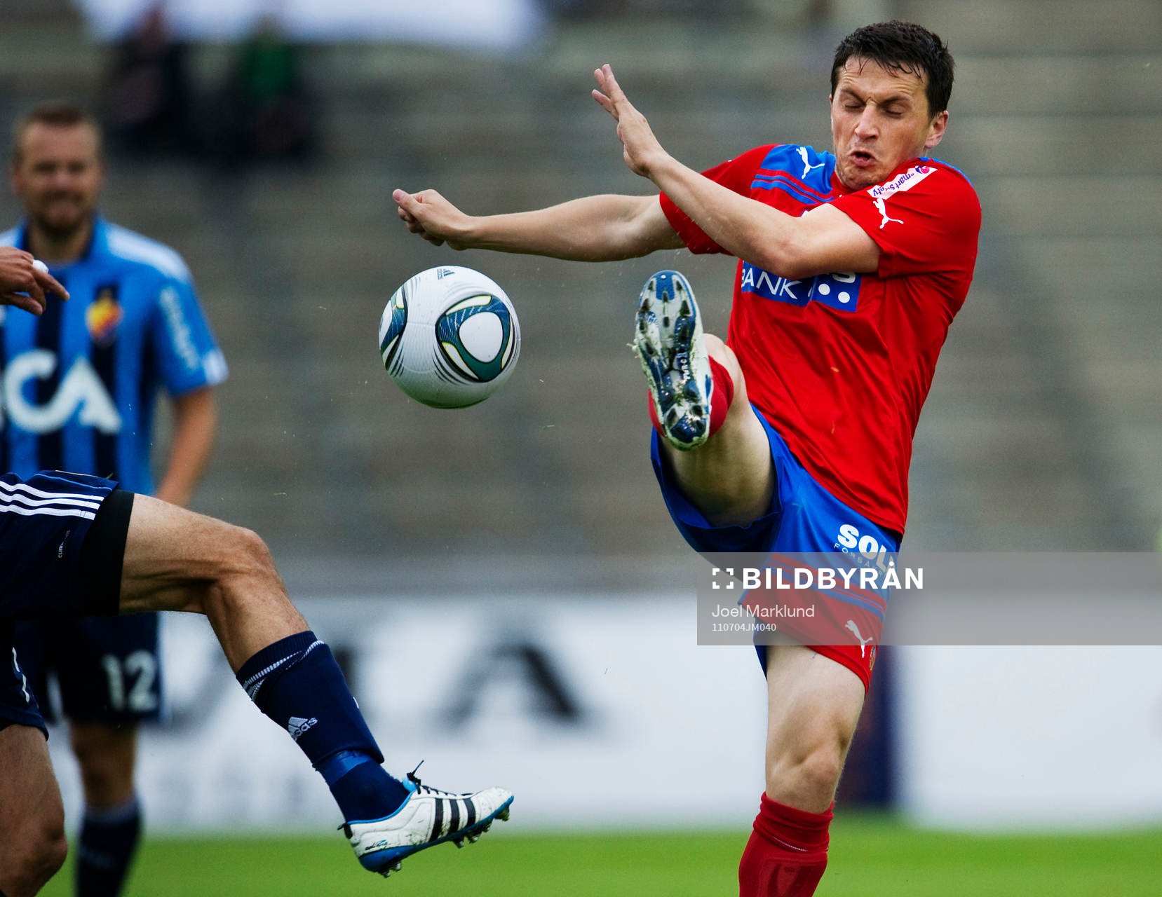 Ardian Gashi, Helsingborg, sträcker sig