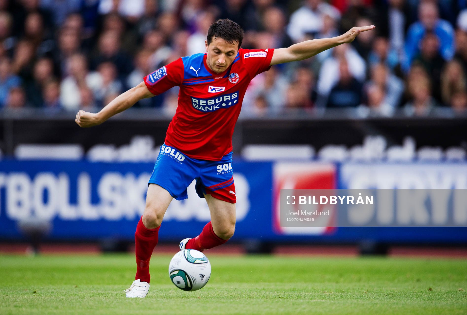 Ardian Gashi, skjuter mot mål