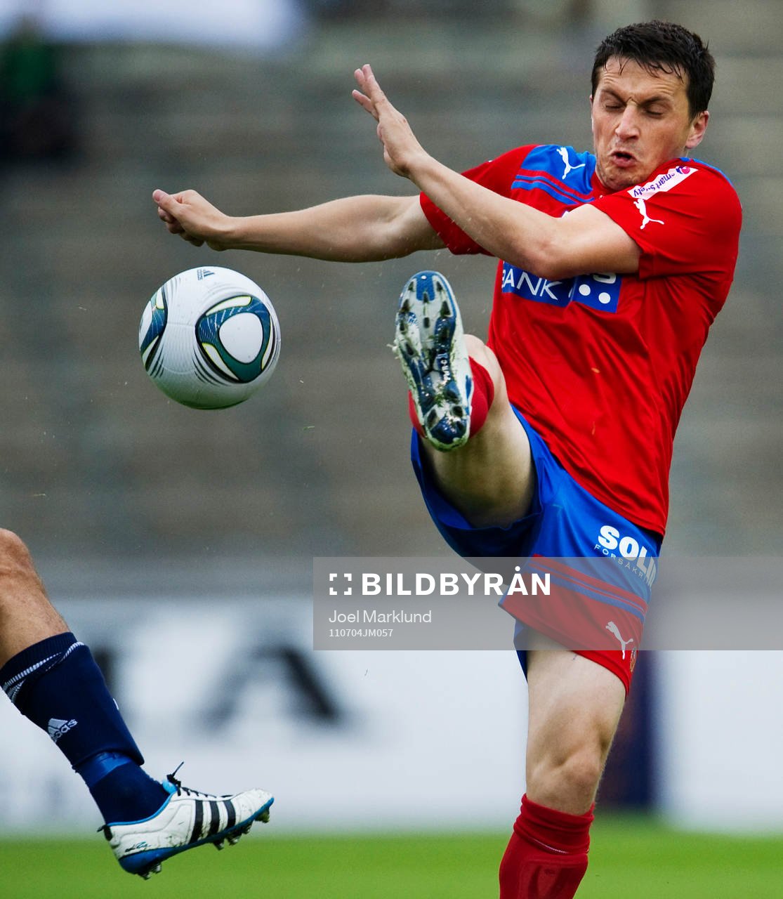 Ardian Gashi, sträcker sig