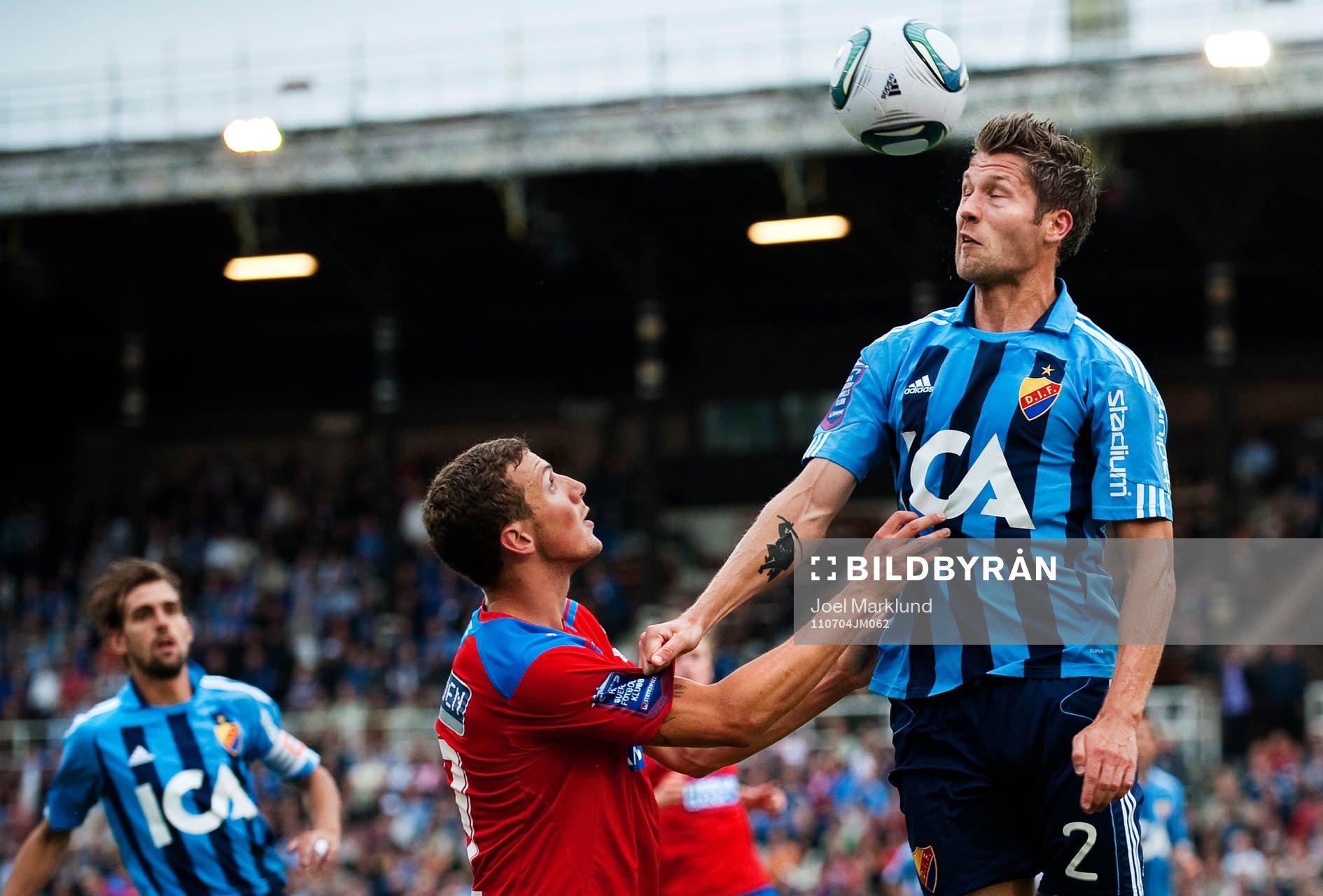 Alexander Gerndt, Helsingborg, ser Joona Toivio,