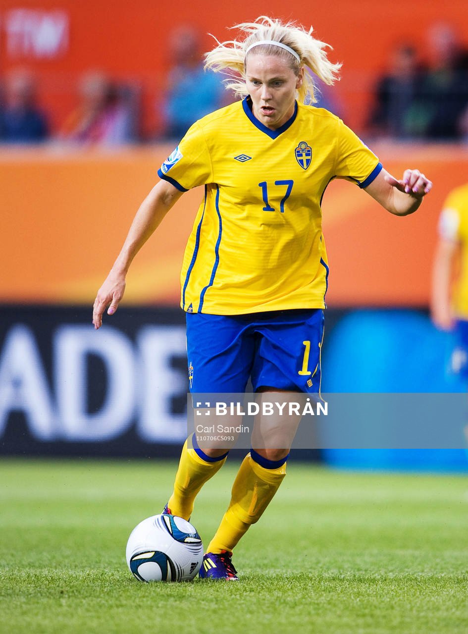 Lisa Dahlkvist, Sverige