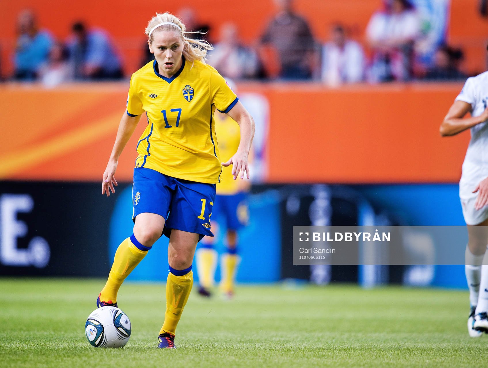 Lisa Dahlkvist, Sverige