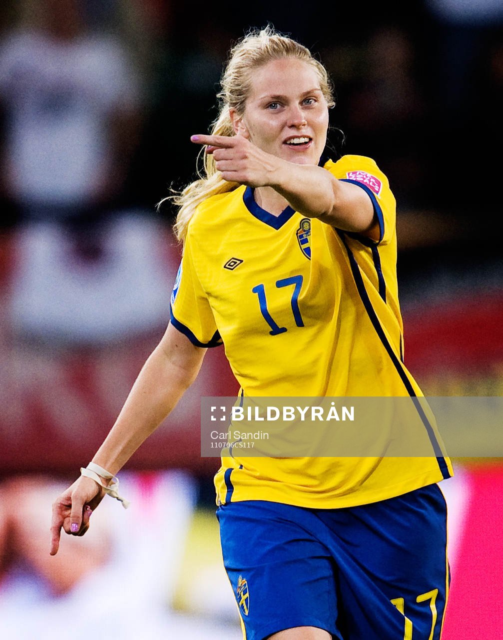Lisa Dahlkvist, Sverige