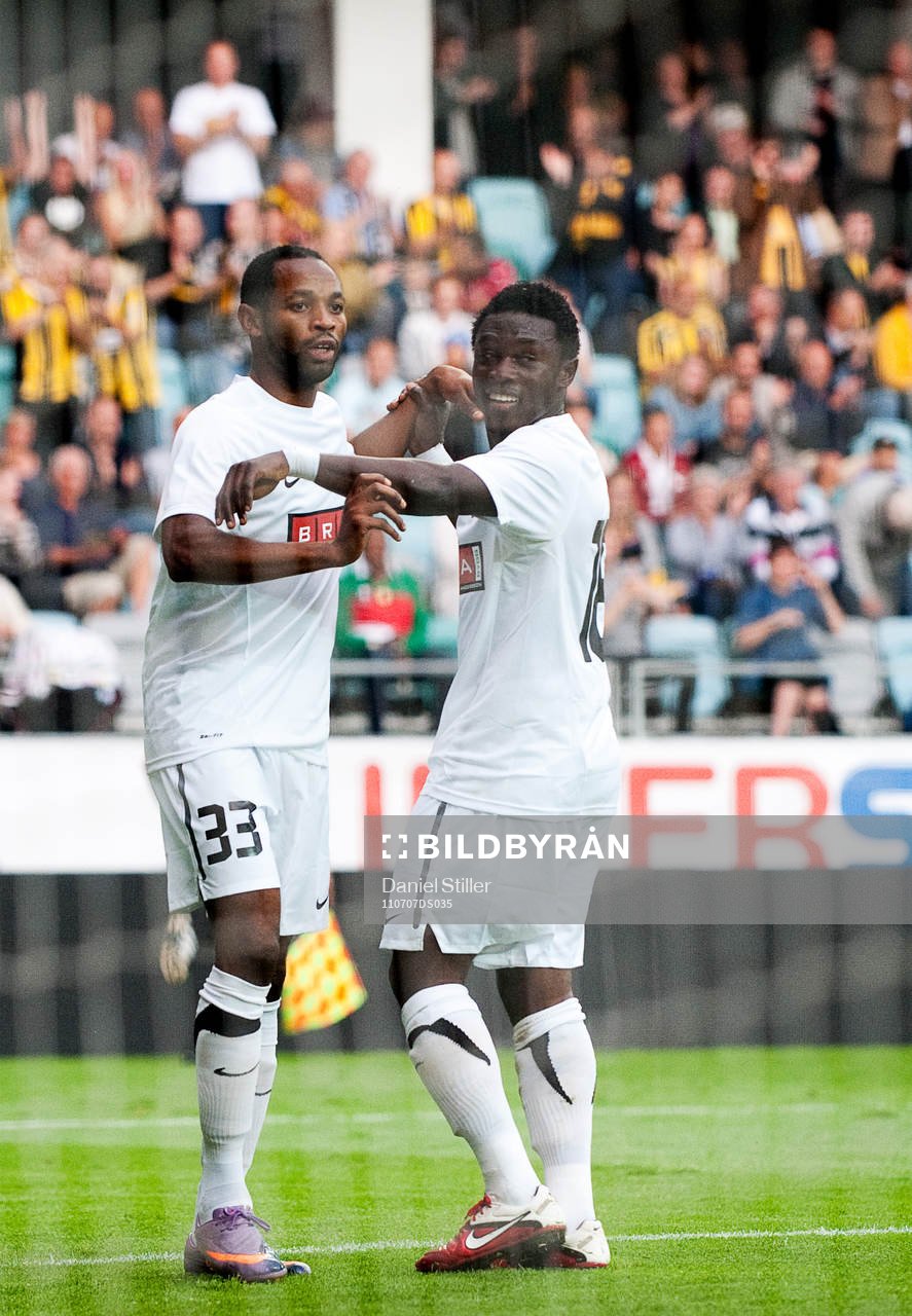 Rene Makondele, Häcken, gör 1-0, jubel Majeed Waris