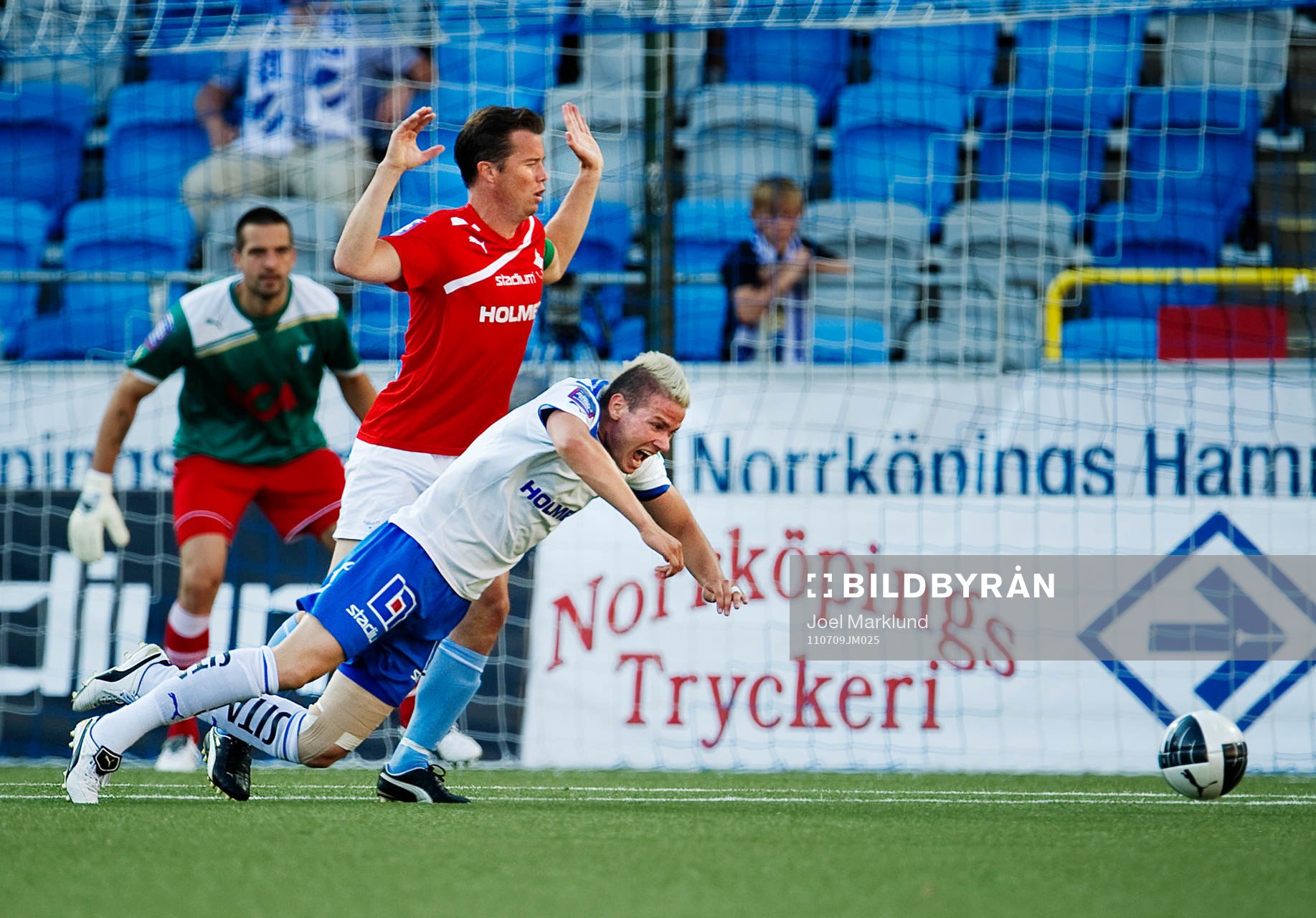 Petru Racu, Norrköping, faller i en närkamp med Daniel